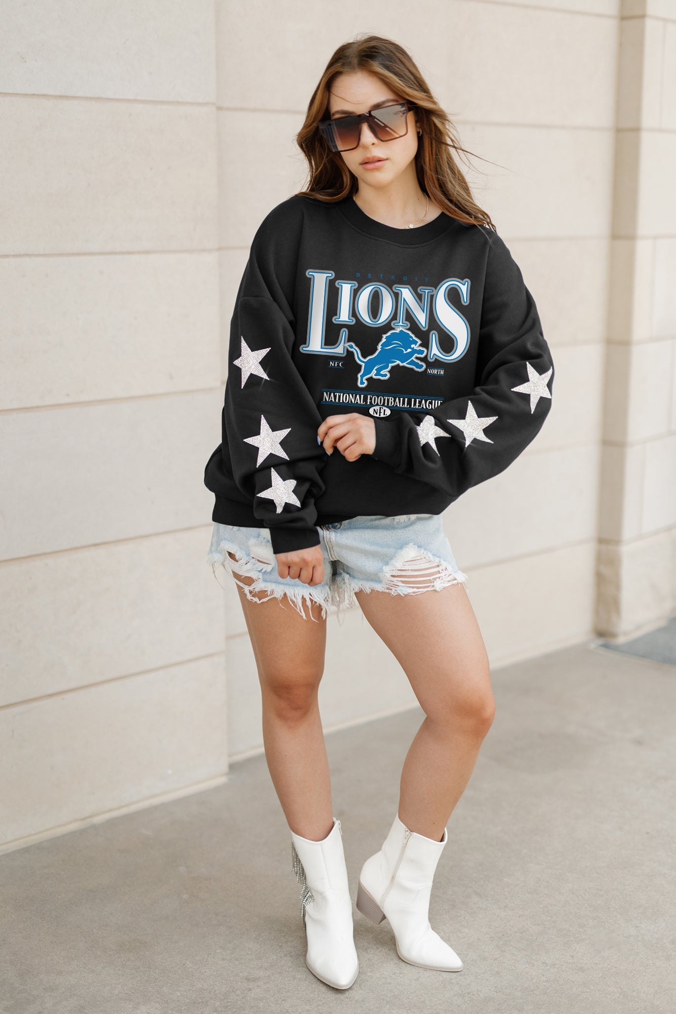 DETROIT LIONS GAMEDAY GLIMMER EMBELLISHED STAR SLEEVE CREWNECK PULLOVER