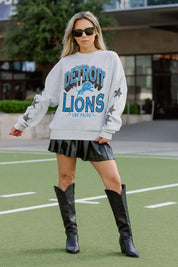 DETROIT LIONS RESILIENCE STAR EMBELLISHED CREW SWEATSHIRT