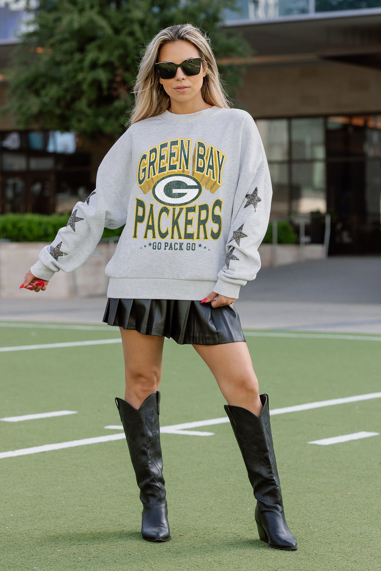 GREEN BAY PACKERS RESILIENCE STAR EMBELLISHED CREW SWEATSHIRT