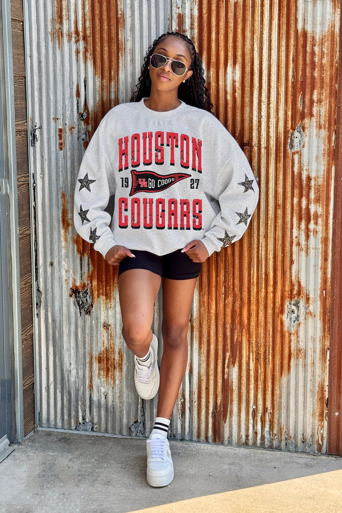HOUSTON COUGARS PENNANT PRIDE EMBELLISHED STAR SLEEVE CREWNECK PULLOVER