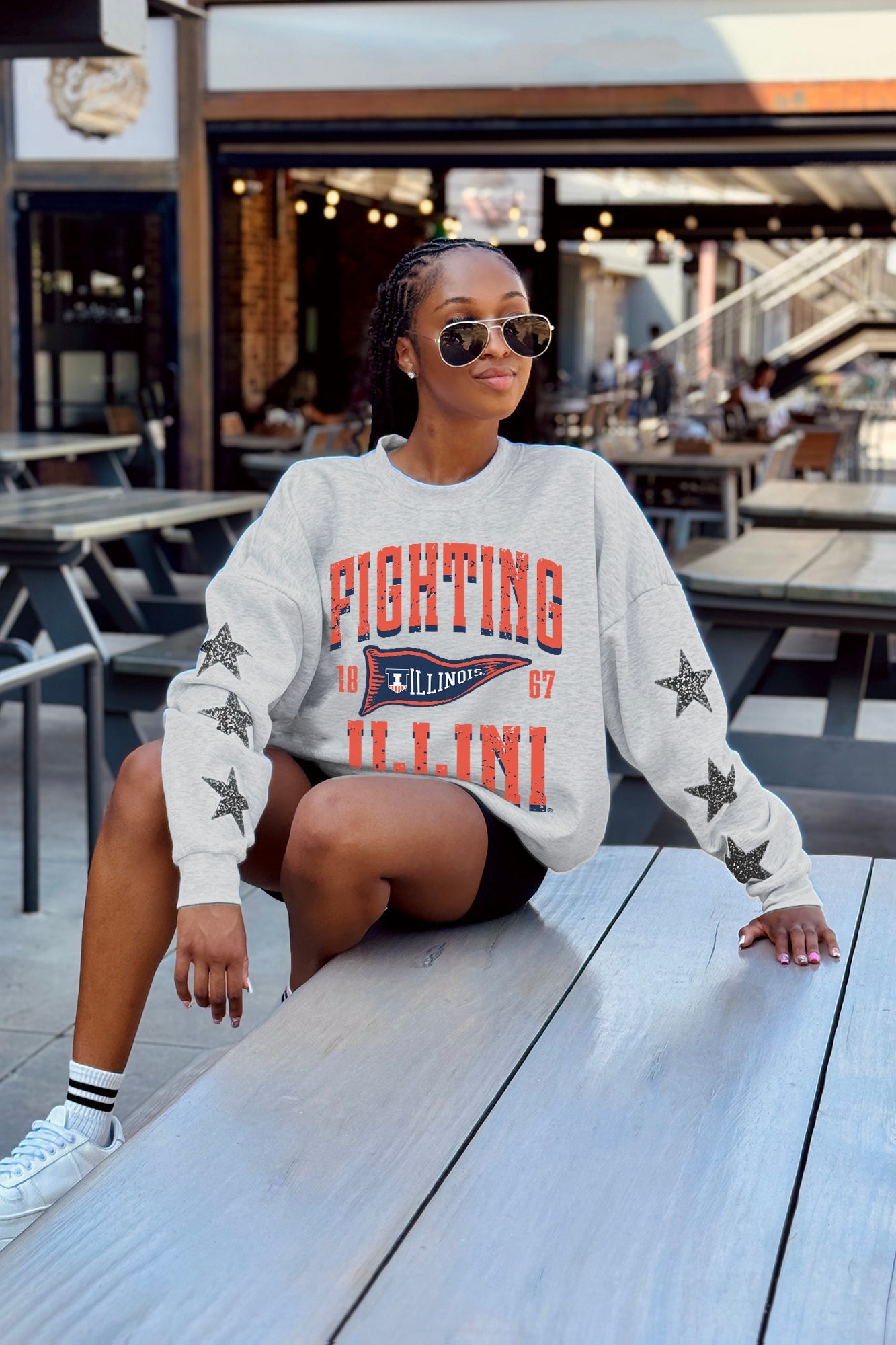 ILLINOIS FIGHTING ILLINI PENNANT PRIDE EMBELLISHED STAR SLEEVE CREWNECK PULLOVER