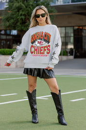 KANSAS CITY CHIEFS RESILIENCE STAR EMBELLISHED CREW SWEATSHIRT