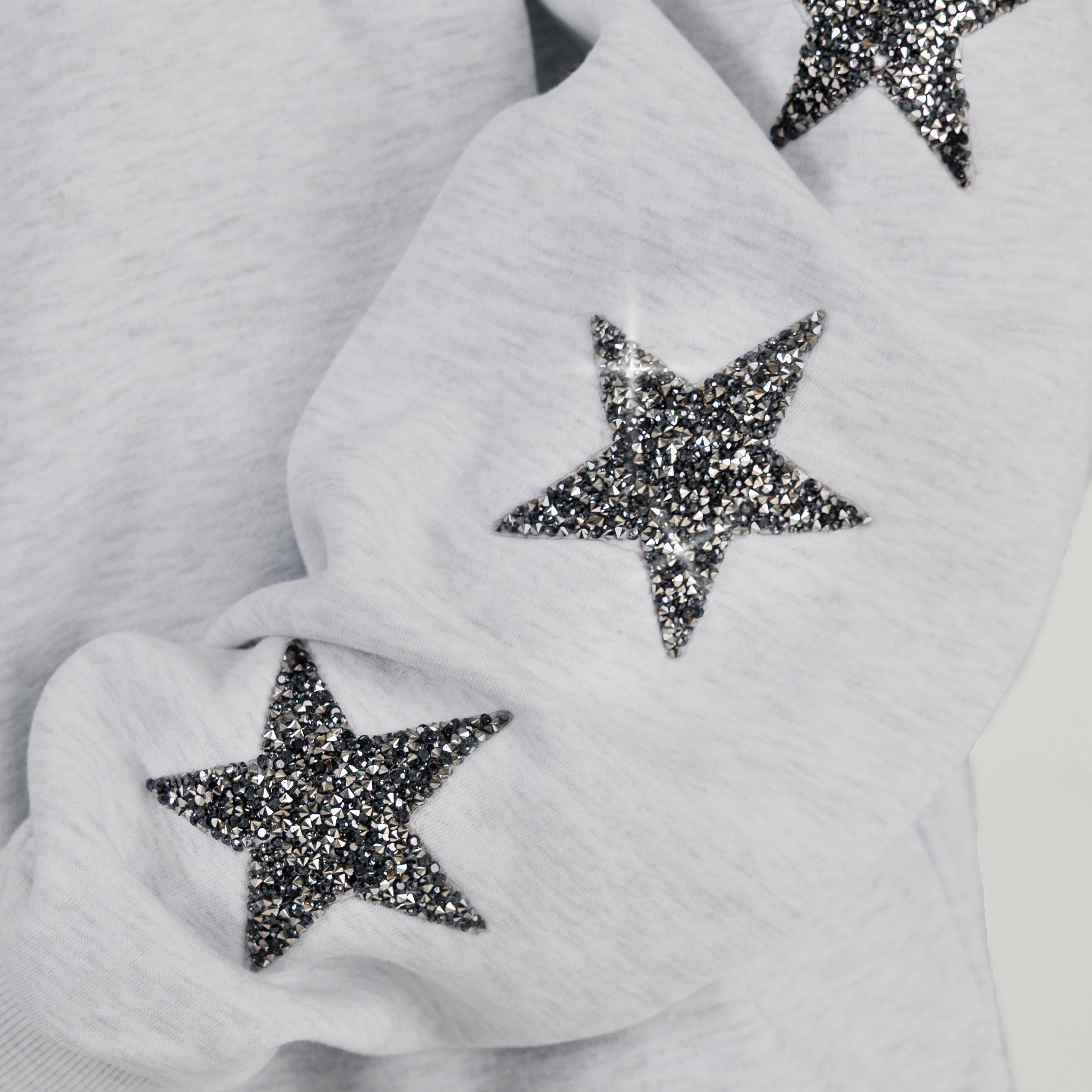 KANSAS CITY CHIEFS RESILIENCE STAR EMBELLISHED CREW SWEATSHIRT