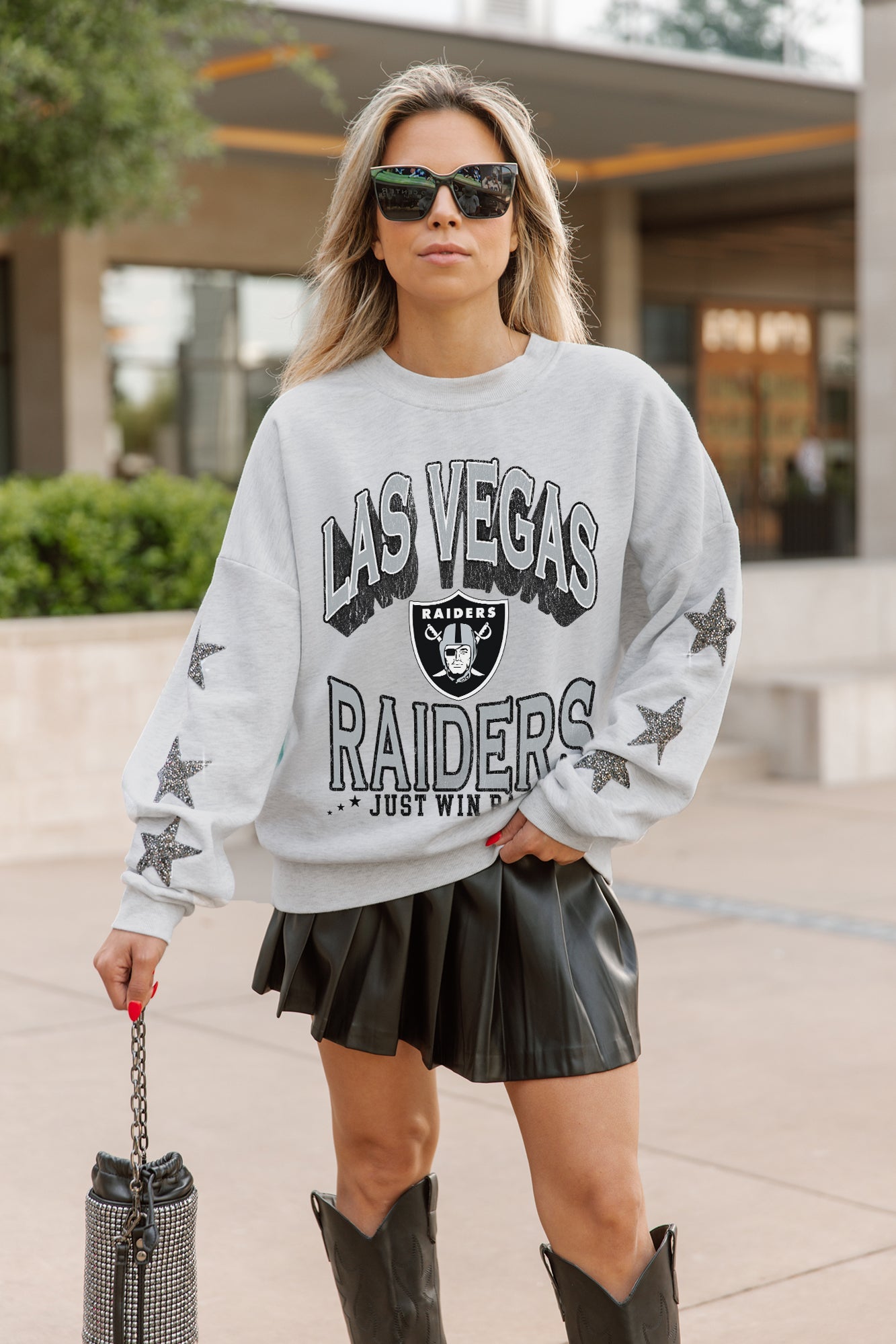 LAS VEGAS RAIDERS RESILIENCE STAR EMBELLISHED CREW SWEATSHIRT