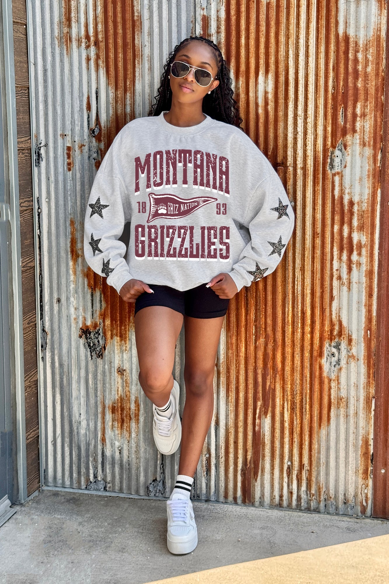 MONTANA GRIZZLIES PENNANT PRIDE EMBELLISHED STAR SLEEVE CREWNECK PULLOVER