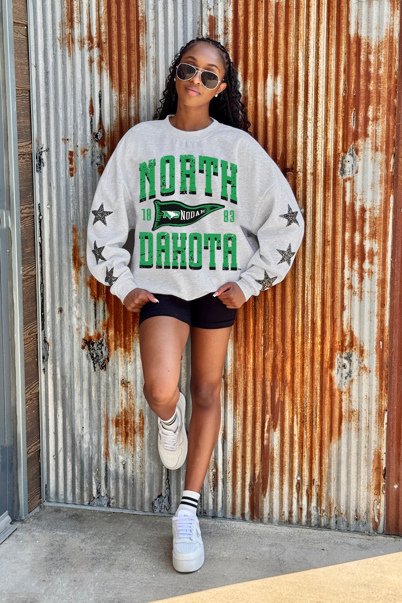 NORTH DAKOTA FIGHTING HAWKS PENNANT PRIDE EMBELLISHED STAR SLEEVE CREWNECK PULLOVER