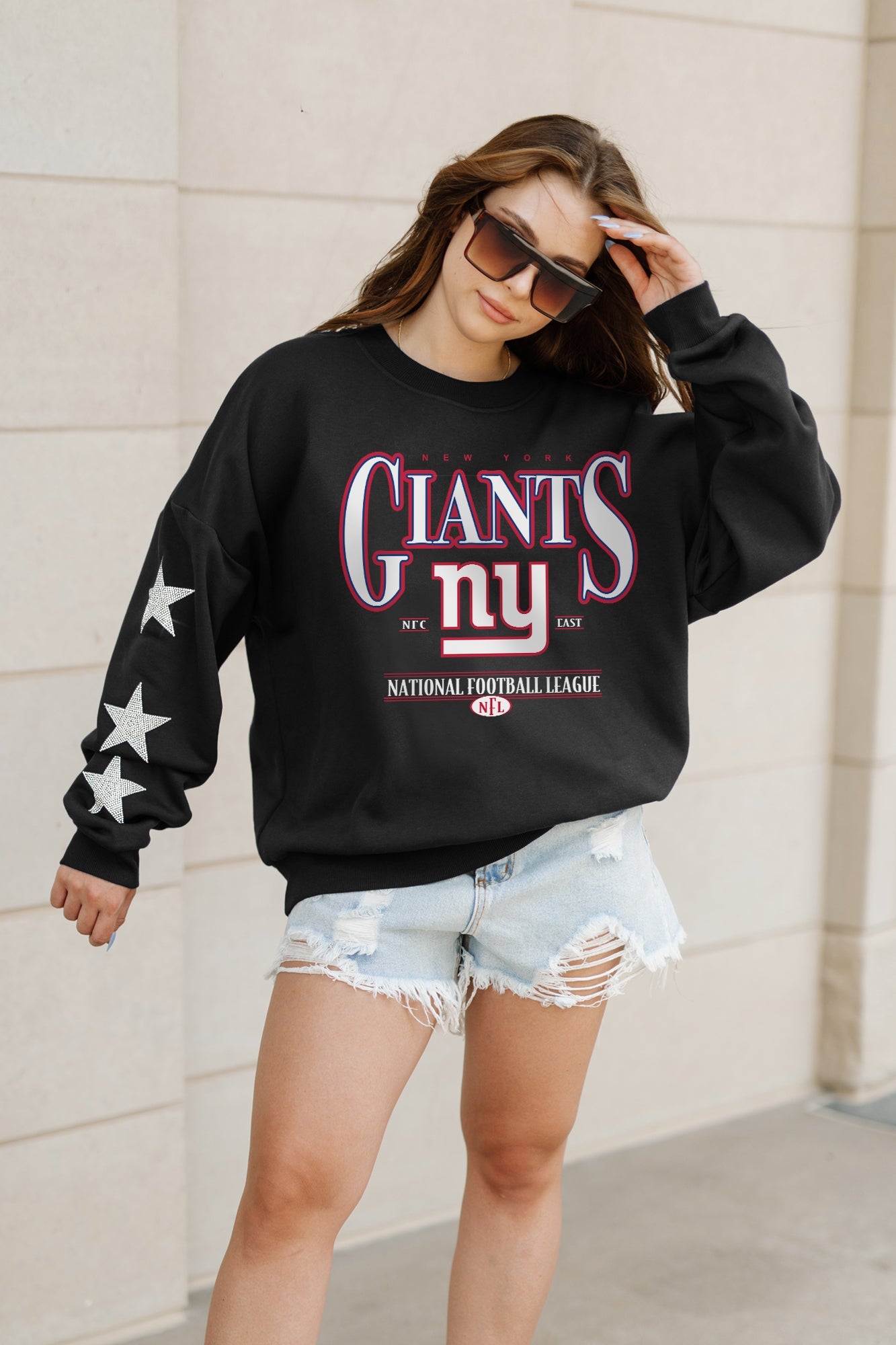 NEW YORK GIANTS GAMEDAY GLIMMER EMBELLISHED STAR SLEEVE CREWNECK PULLOVER