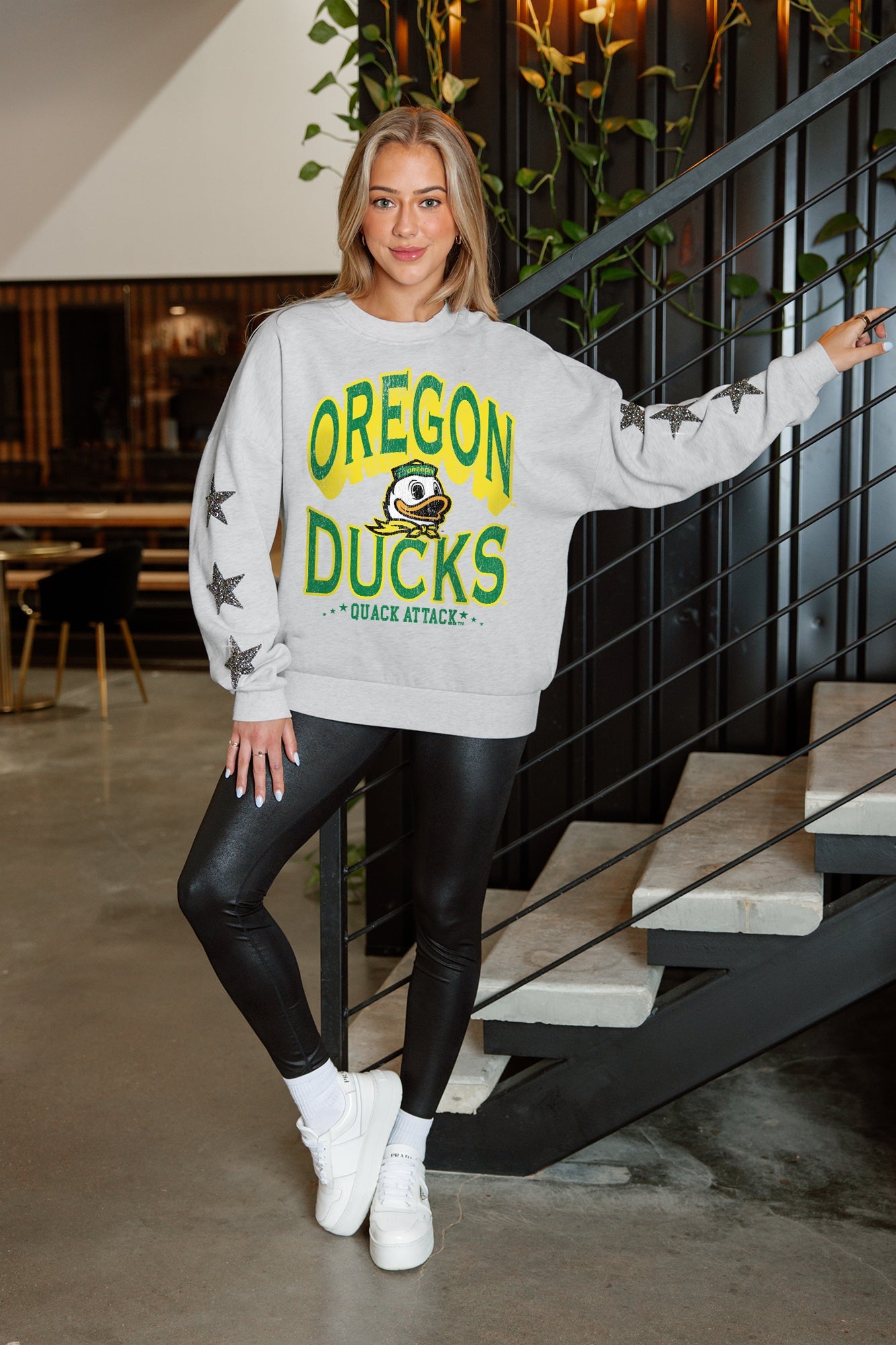 OREGON DUCKS RESILIENCE STAR EMBELLISHED CREW SWEATSHIRT