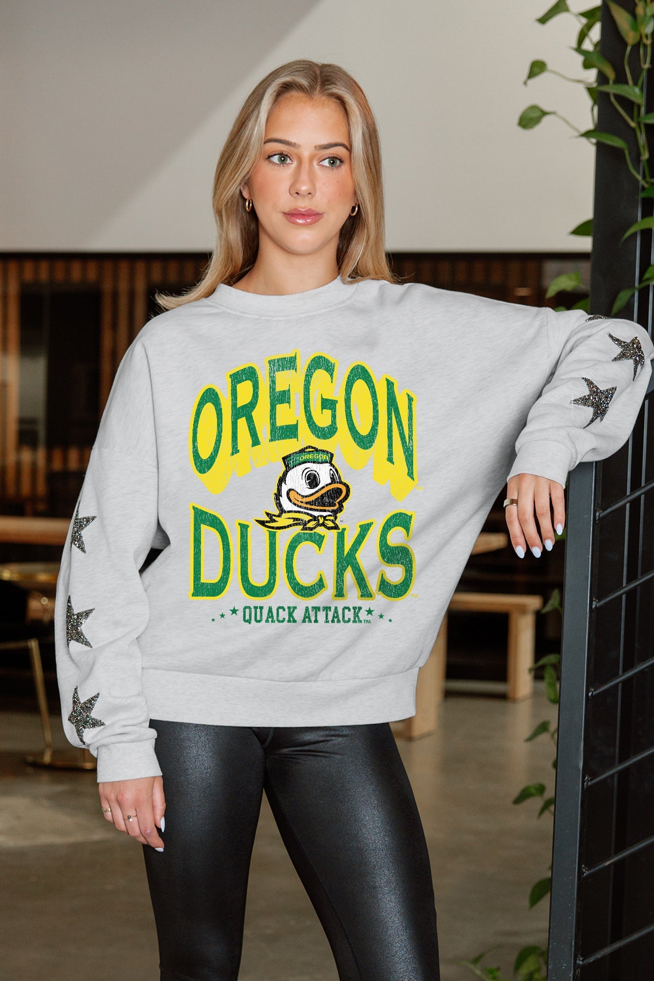 OREGON DUCKS RESILIENCE STAR EMBELLISHED CREW SWEATSHIRT