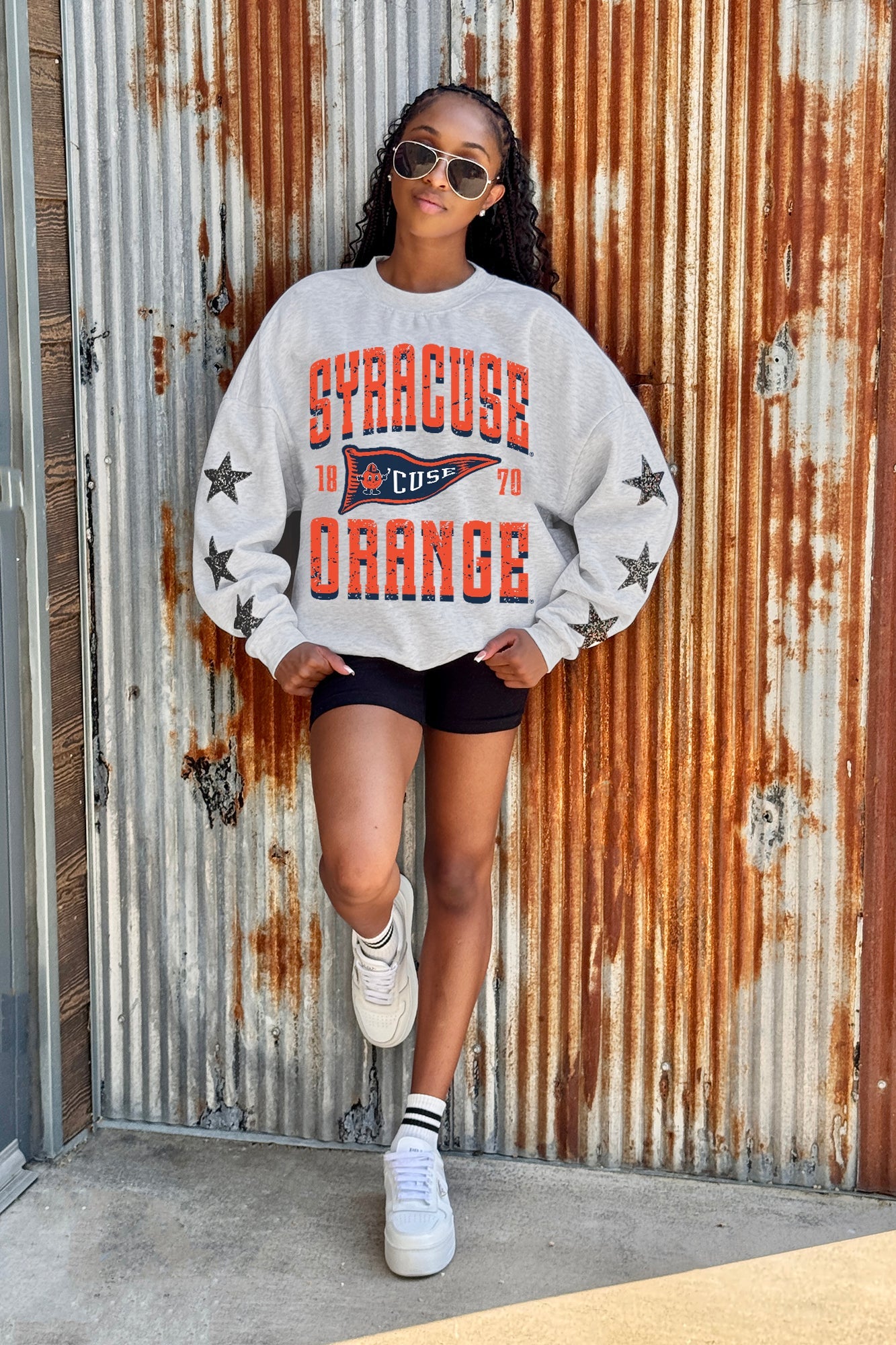 SYRACUSE ORANGE PENNANT PRIDE EMBELLISHED STAR SLEEVE CREWNECK PULLOVER