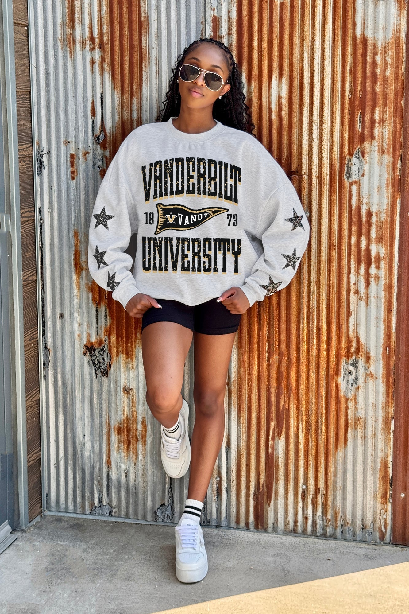 VANDERBILT COMMODORES PENNANT PRIDE EMBELLISHED STAR SLEEVE CREWNECK PULLOVER