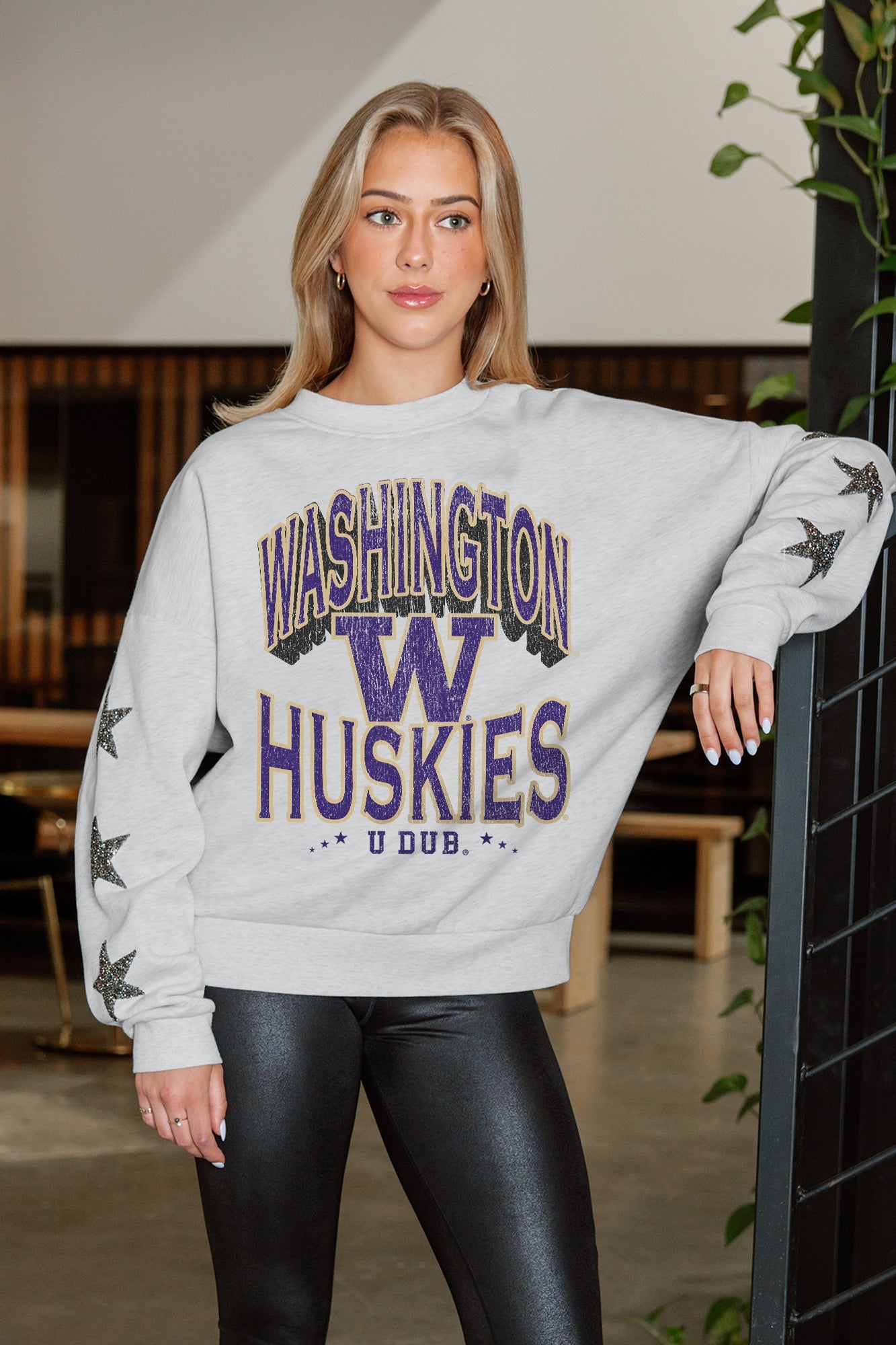 WASHINGTON HUSKIES RESILIENCE STAR EMBELLISHED CREW SWEATSHIRT