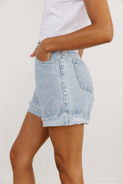 TIMELESS HIGH-WAIST SHORTS IN BLUE DENIM