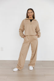 SPORTY ELEGANCE: FRENCH TERRY TRACKSUIT IN TAN