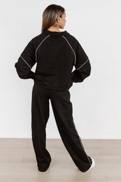 SPORTY ELEGANCE: FRENCH TERRY TRACKSUIT IN BLACK