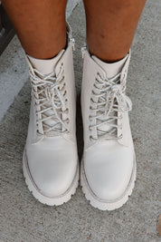 STRUTTIN IN SPARKLES BOOTS IN IVORY