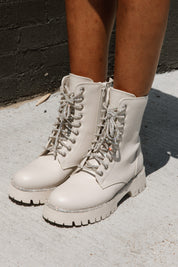 STRUTTIN IN SPARKLES BOOTS IN IVORY