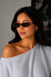 MODERN MUSE BUCKLE ROUND SUNGLASSES IN BROWN