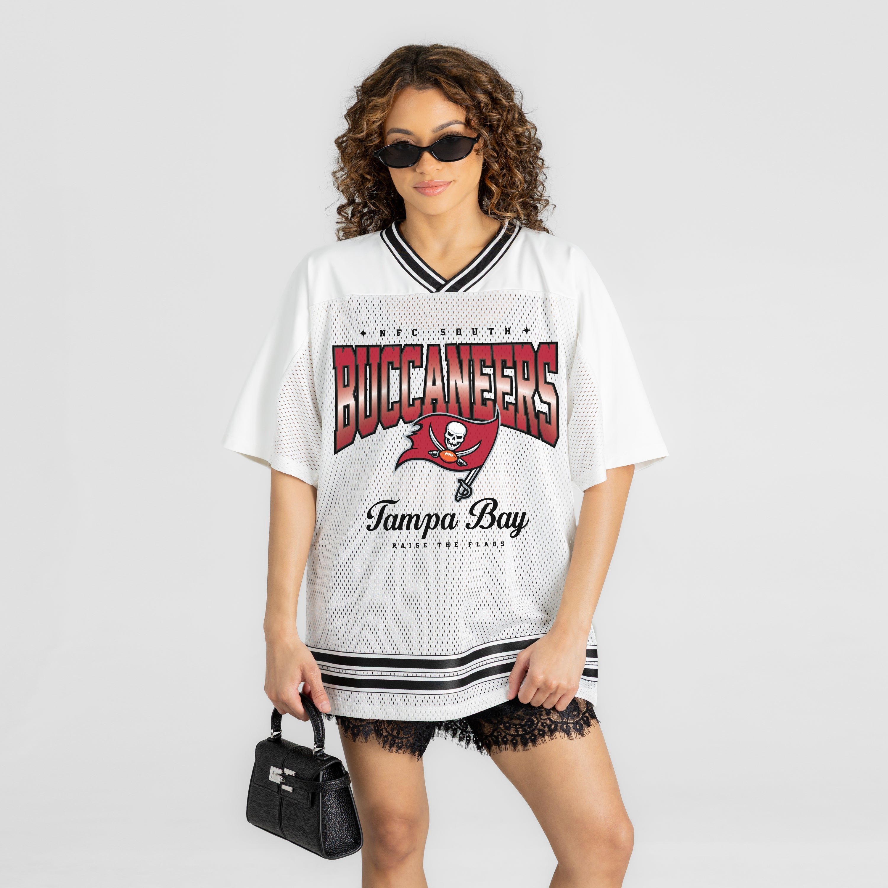 TAMPA BAY BUCCANEERS SQUAD MENTALITY OVERSIZED MESH FASHION TOP