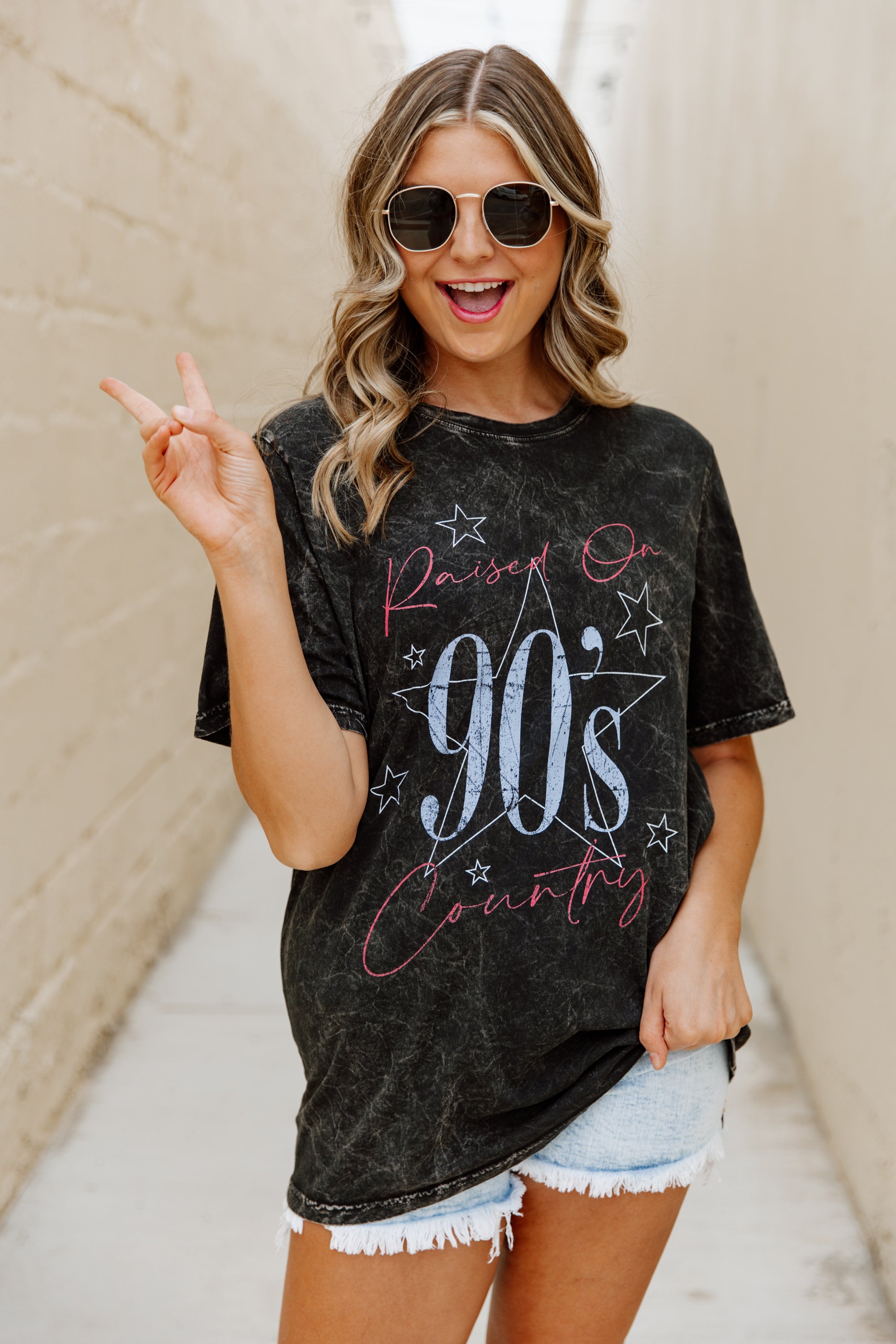 CLASSIC COUNTRY VINTAGE WASH BOYFRIEND TEE