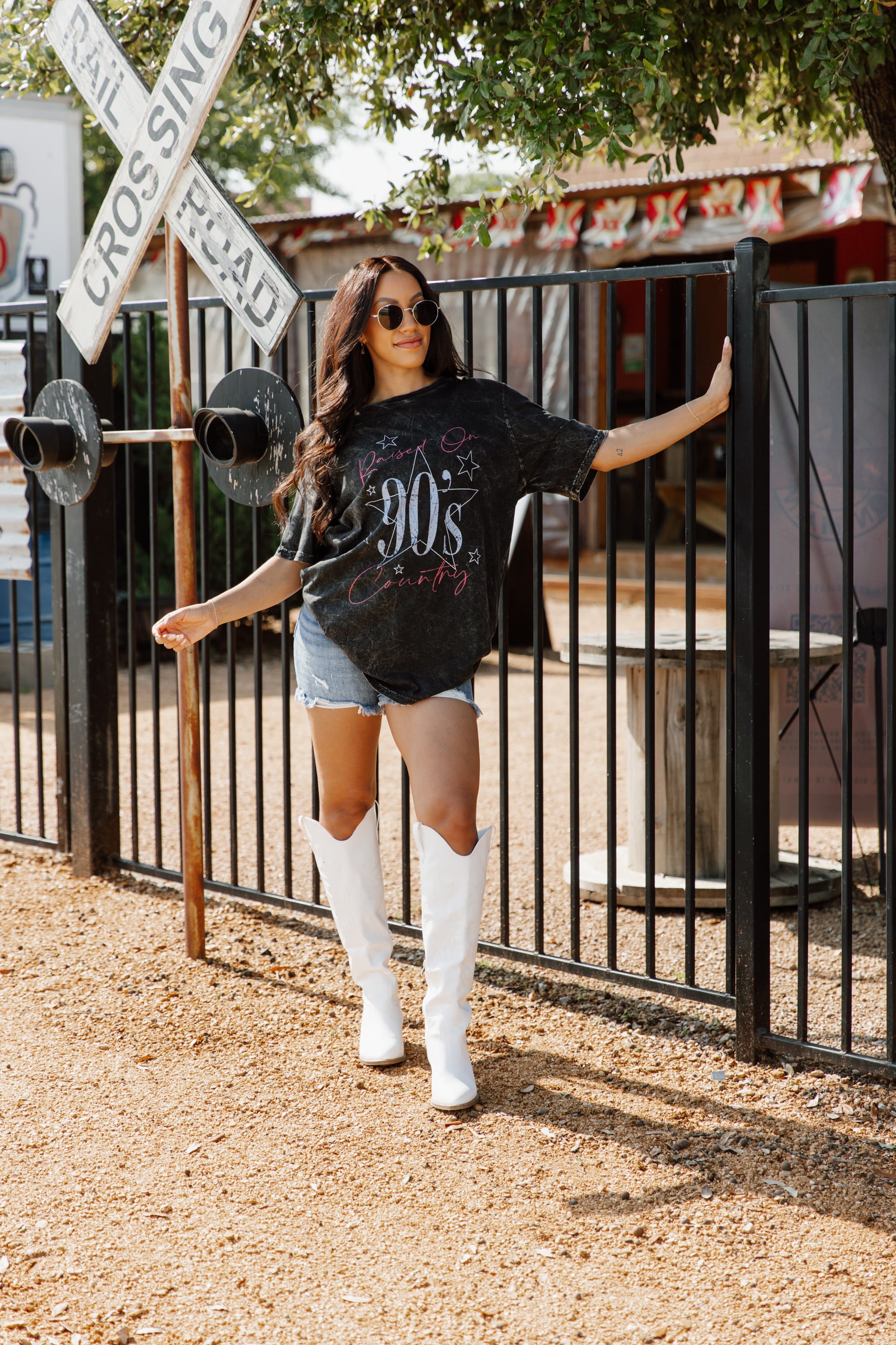 CLASSIC COUNTRY VINTAGE WASH BOYFRIEND TEE
