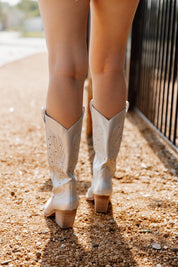 DESERT DUSK WESTERN BOOTS IN SILVER