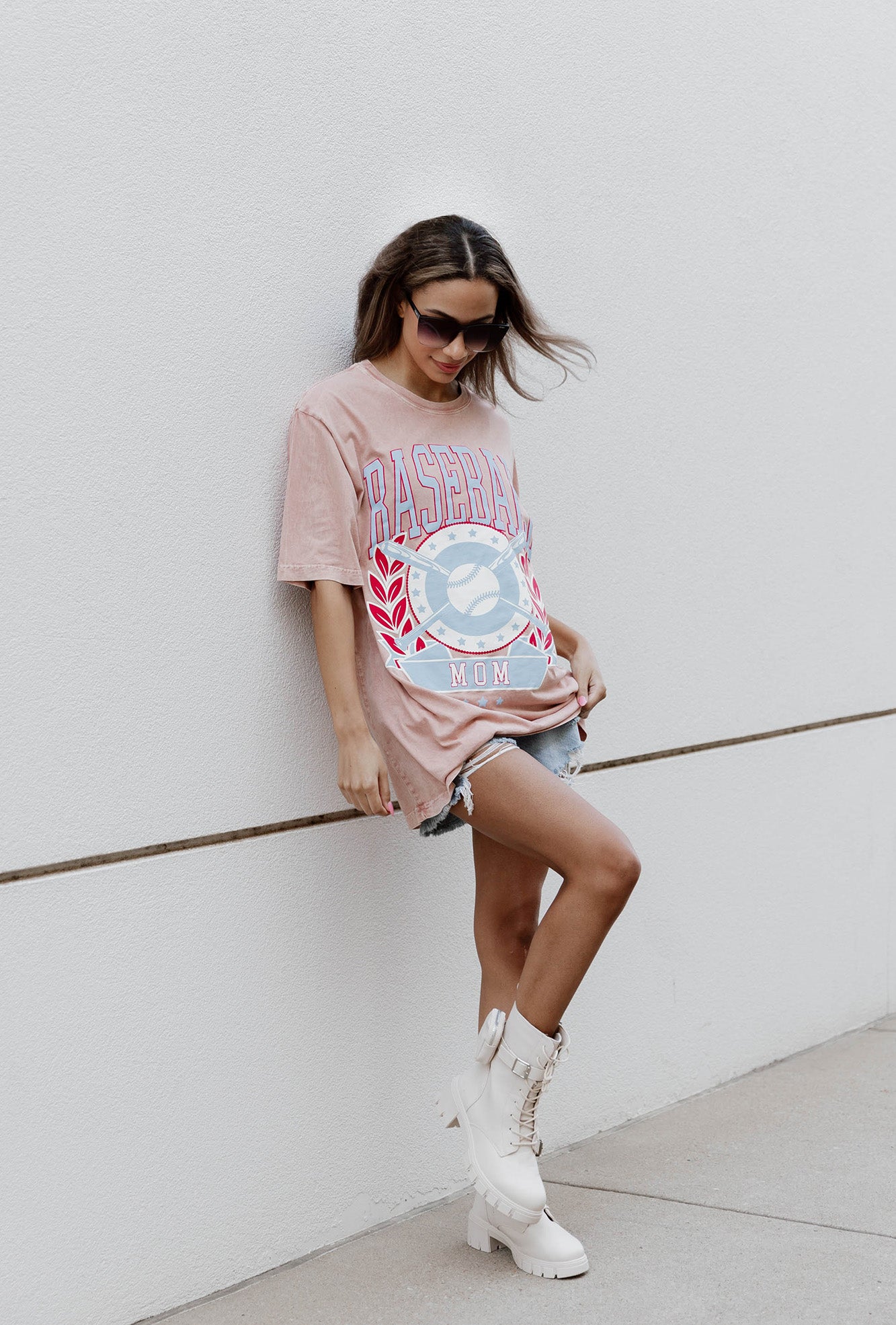 VICTORY VIBES GRAPHIC TEE