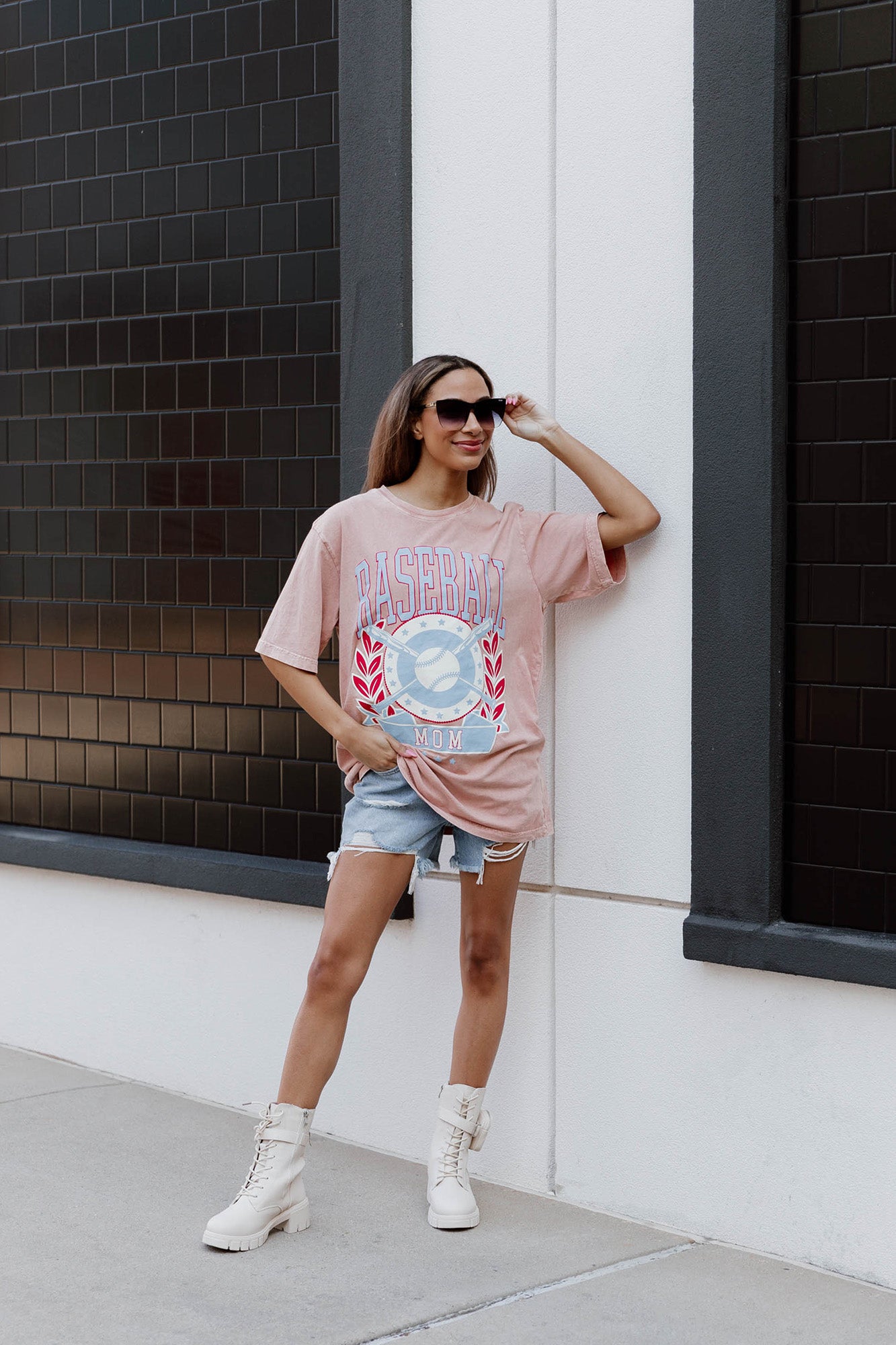 VICTORY VIBES GRAPHIC TEE