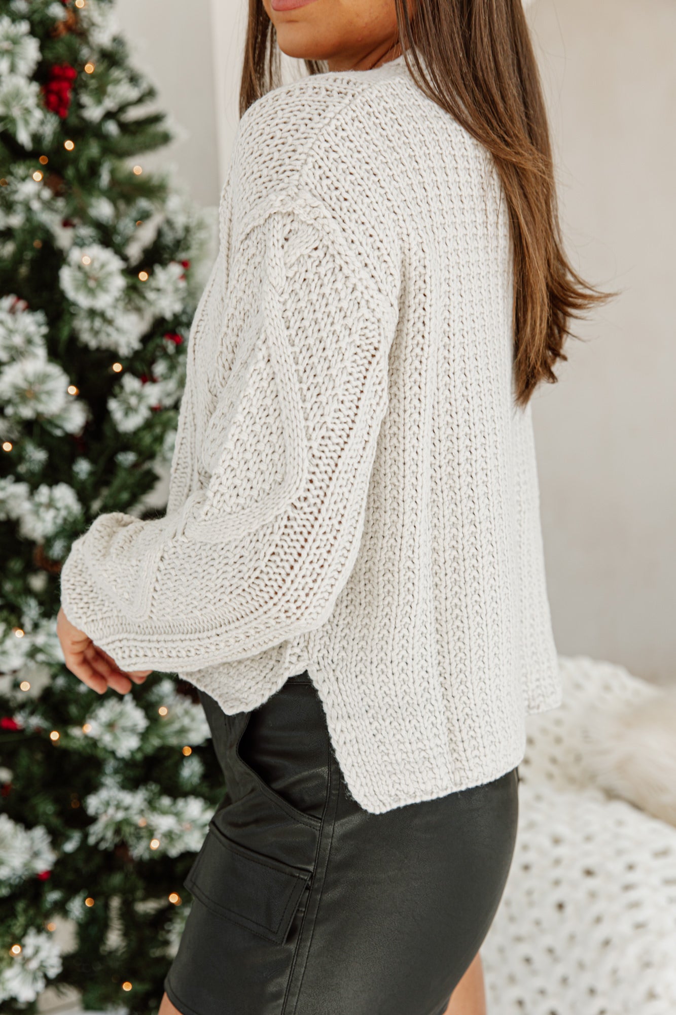 CUDDLE-UP CUTE WOMEN'S RELAX FIT SWEATER IN BONE