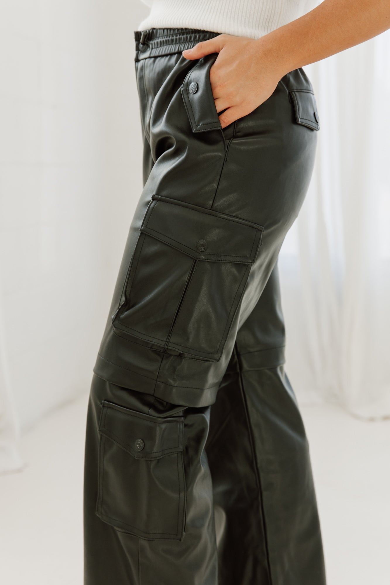 LEATHER COMFORT CARGO PANTS