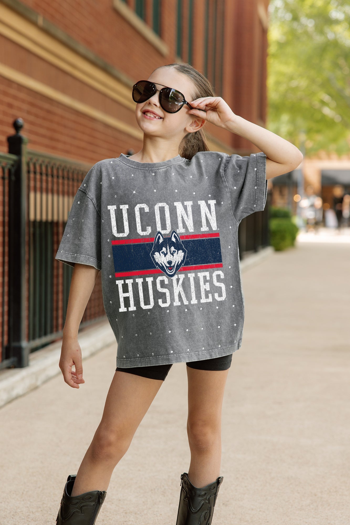 UCONN HUSKIES ON THE BALL KIDS MINI RHINESTONE OVERSIZED TEE