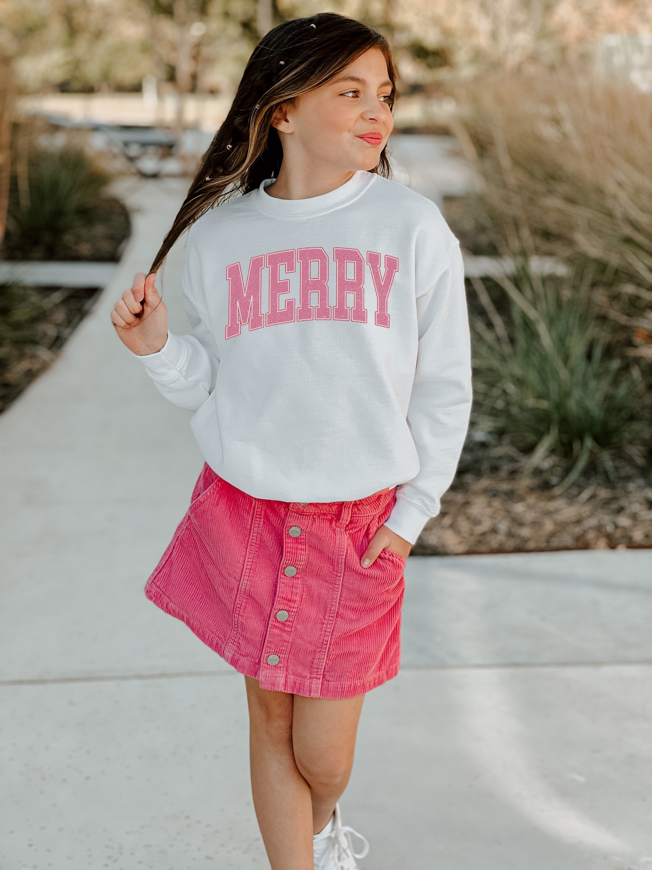 MERRY VARSITY LETTERS KIDS CREW SWEATSHIRT IN WHITE