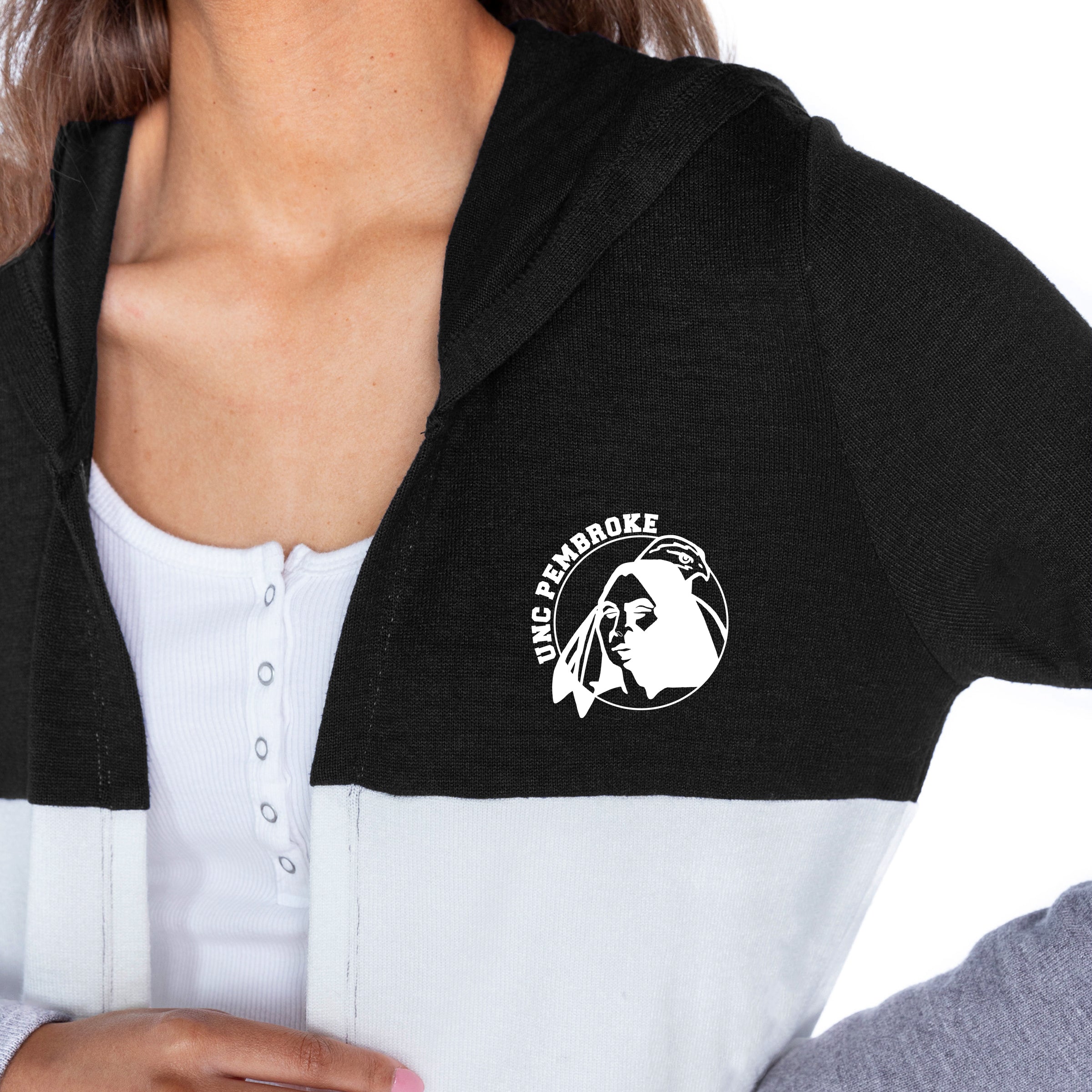 UNC AT PEMBROKE BRAVES INSIGNIA WOMEN'S LIGHTWEIGHT LONG SLEEVE HOODED CARDIGAN WITH OPEN FRONT AND BOLD COLORBLOCK DETAIL