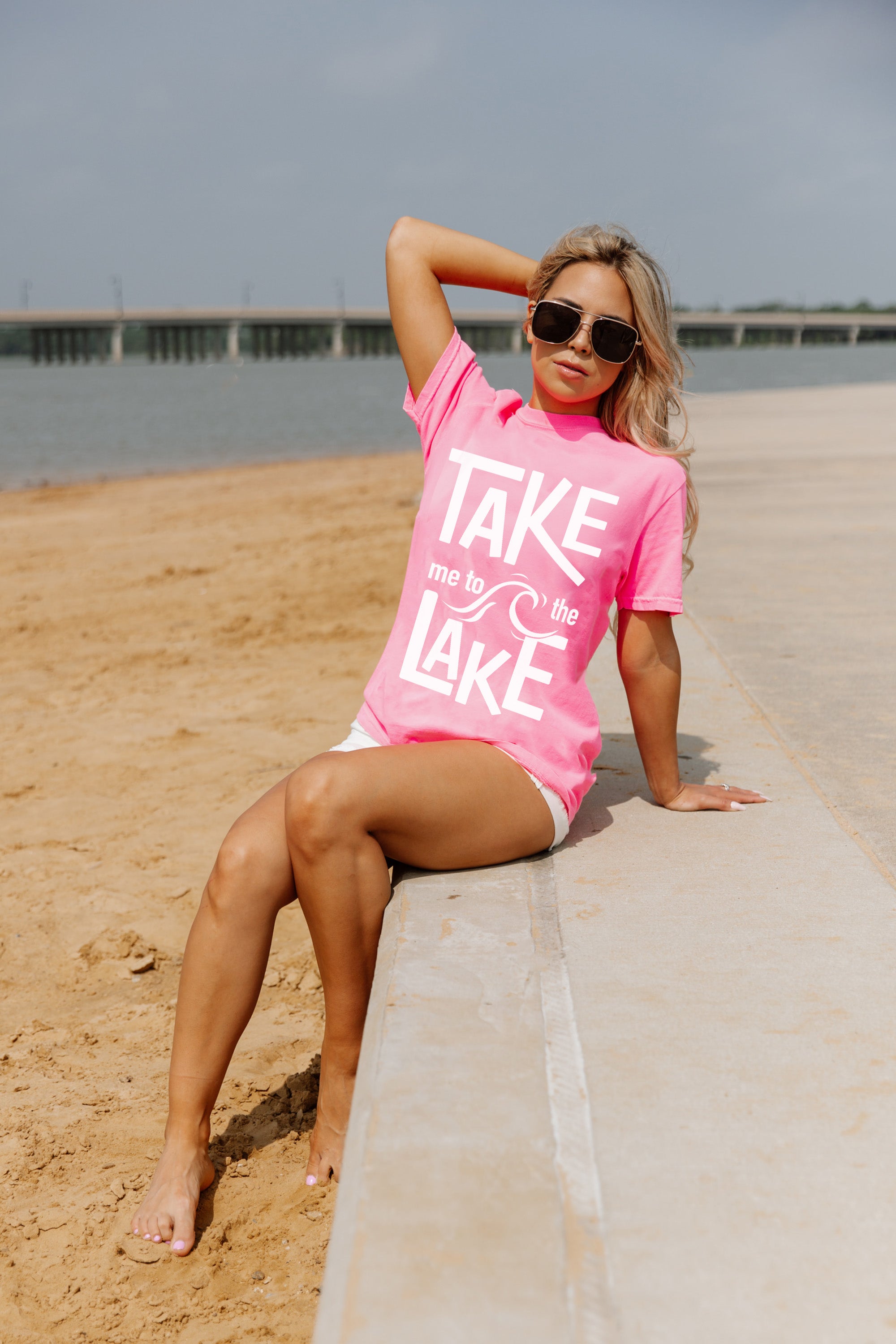 LAKE VACAY PLEASE GARMENT DYED BOYFRIEND TEE IN NEON PINK