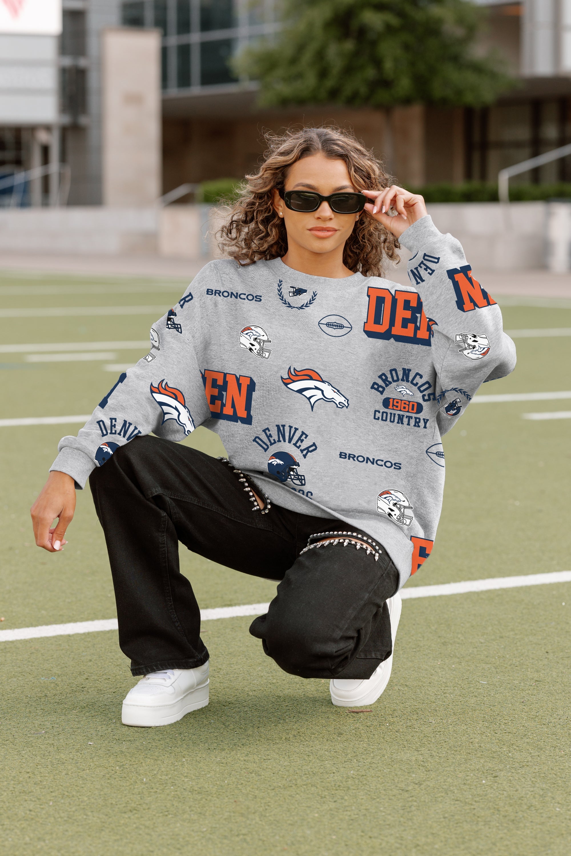 DENVER BRONCOS ALWAYS ON REPEAT PREMIUM FLEECE CREW SWEATSHIRT