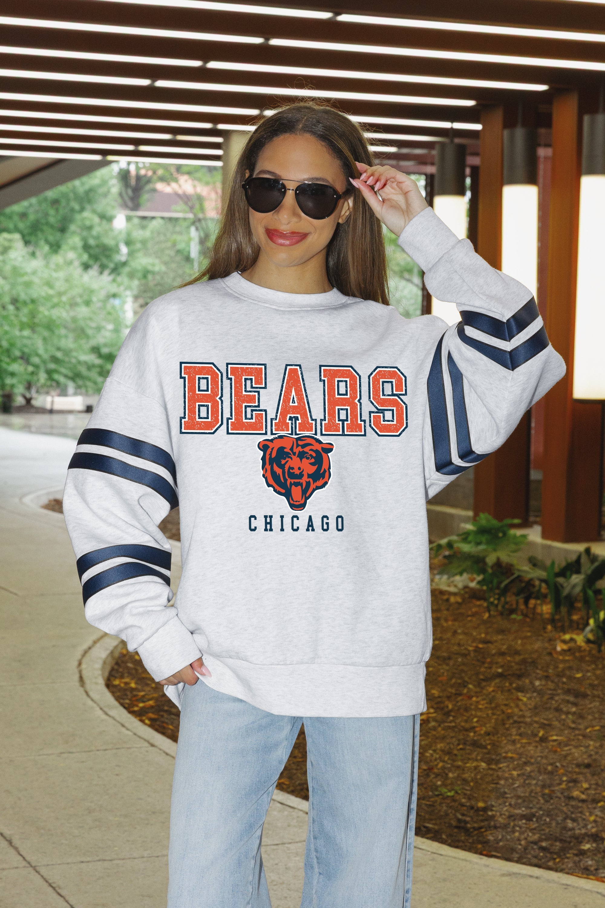 CHICAGO BEARS STADIUM STRIPES STRIPE SLEEVE CREWNECK SWEATSHIRT