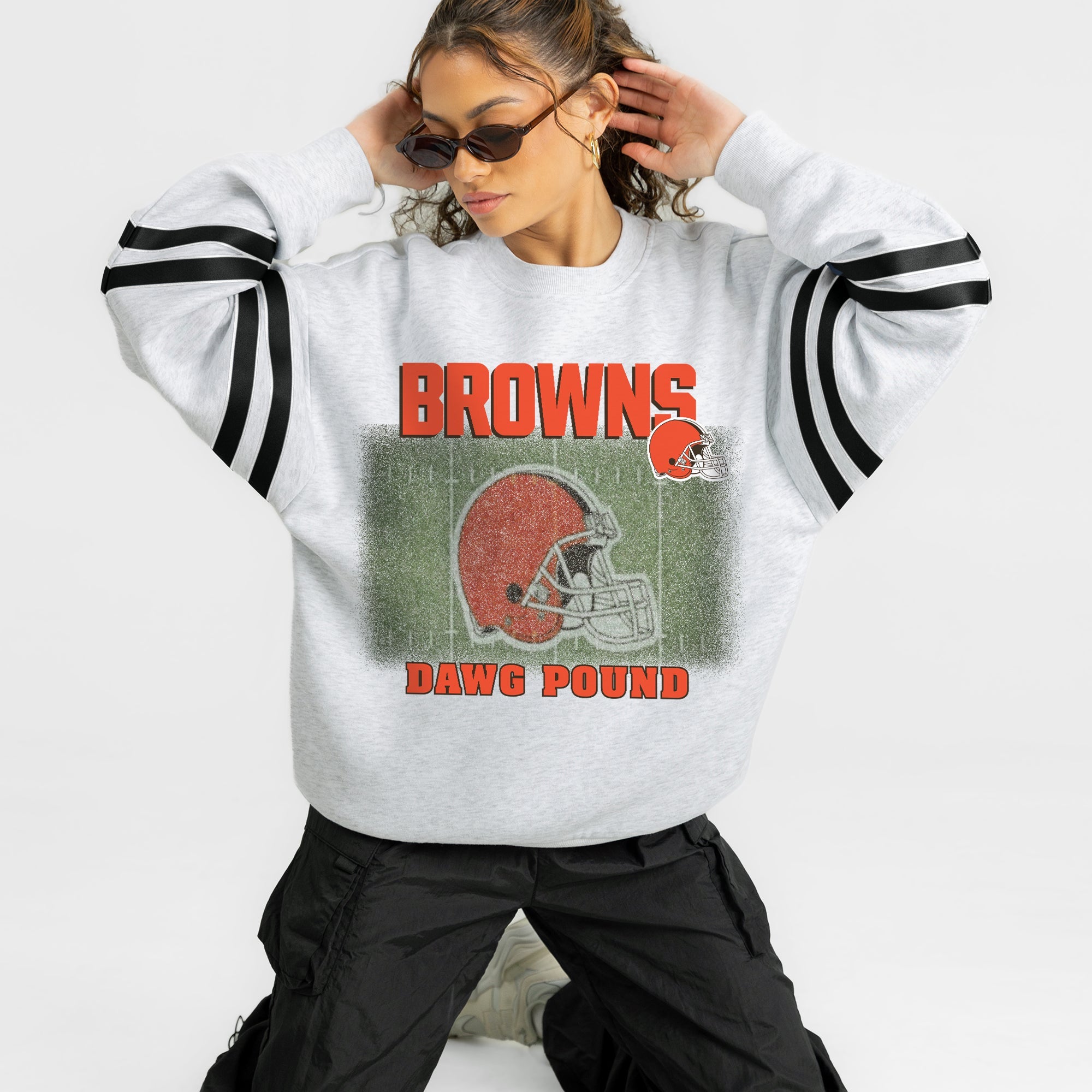 CLEVELAND BROWNS OFF THE GRID STRIPE SLEEVE CREWNECK SWEATSHIRT