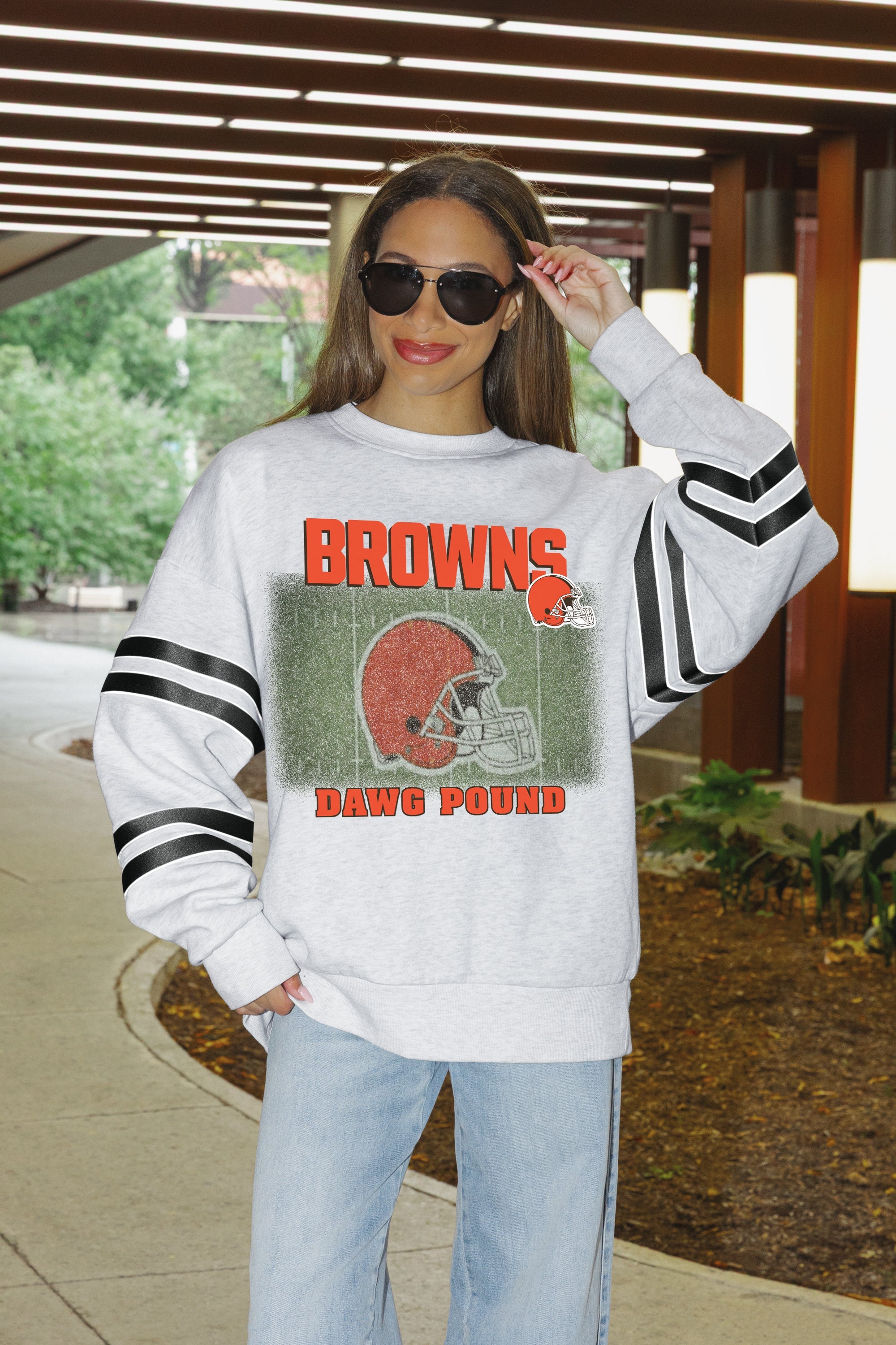 CLEVELAND BROWNS OFF THE GRID STRIPE SLEEVE CREWNECK SWEATSHIRT