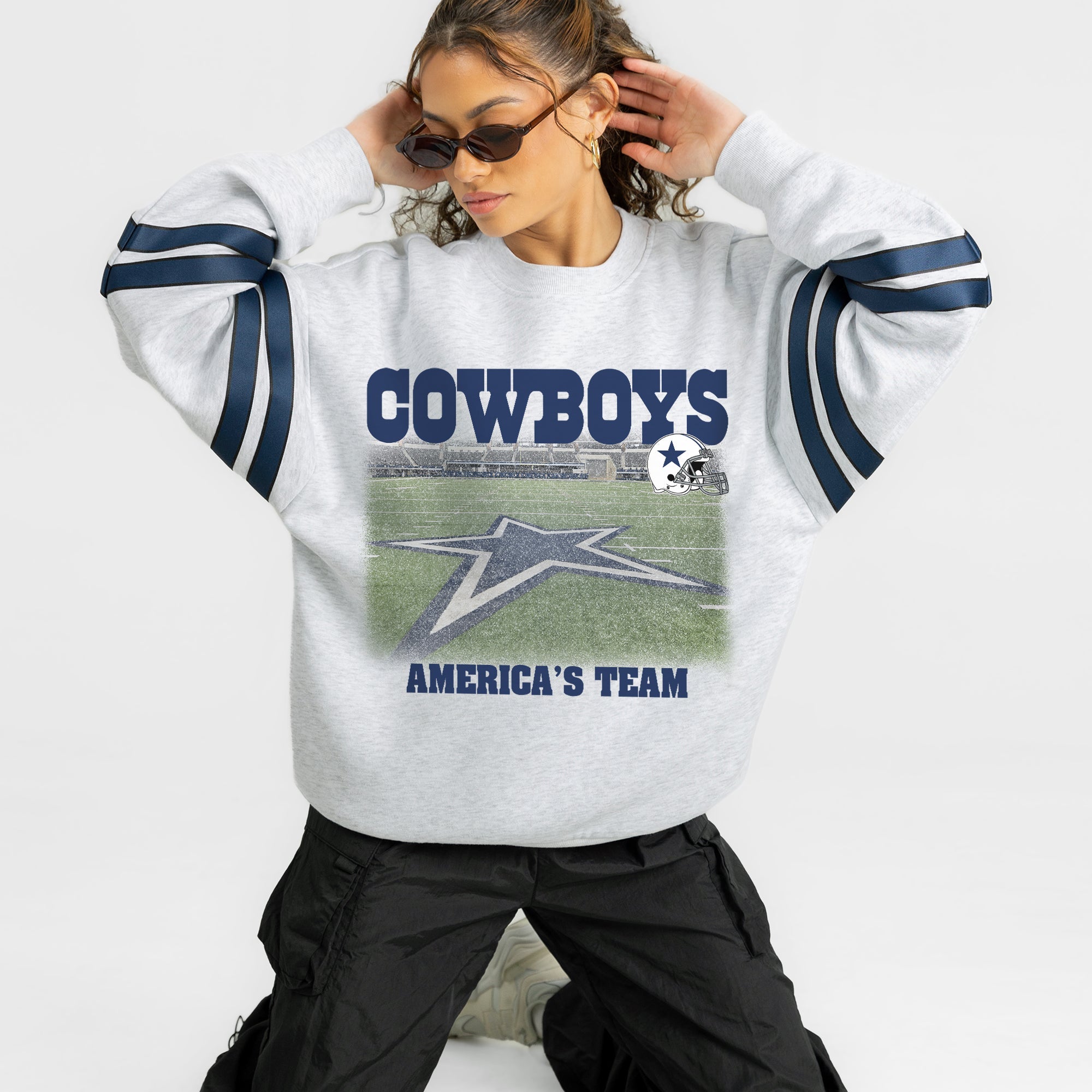 DALLAS COWBOYS OFF THE GRID STRIPE SLEEVE CREWNECK SWEATSHIRT