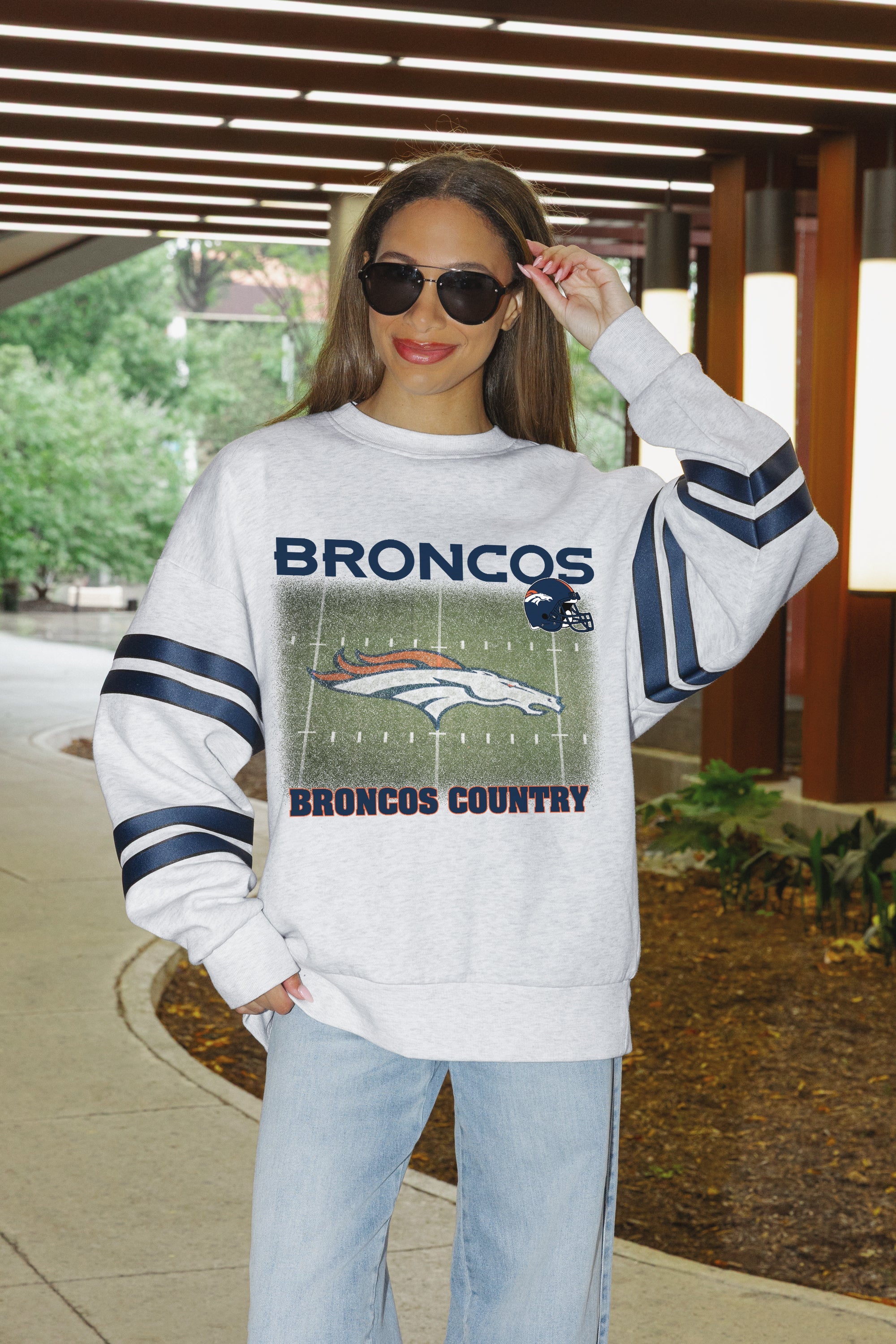 DENVER BRONCOS OFF THE GRID STRIPE SLEEVE CREWNECK SWEATSHIRT