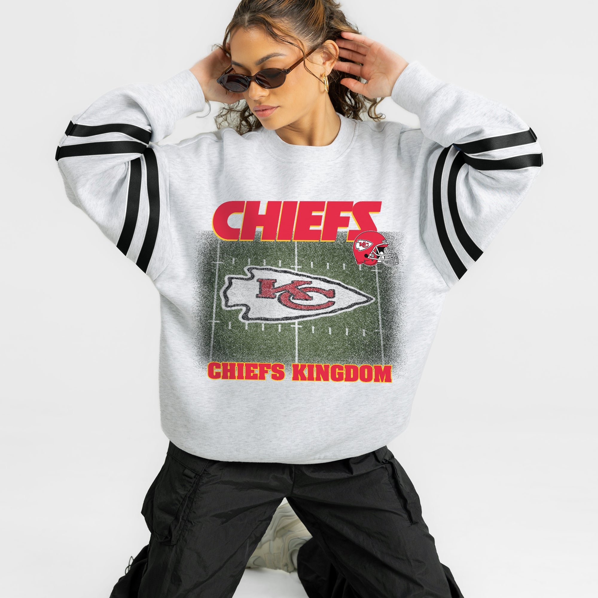 KANSAS CITY CHIEFS OFF THE GRID STRIPE SLEEVE CREWNECK SWEATSHIRT