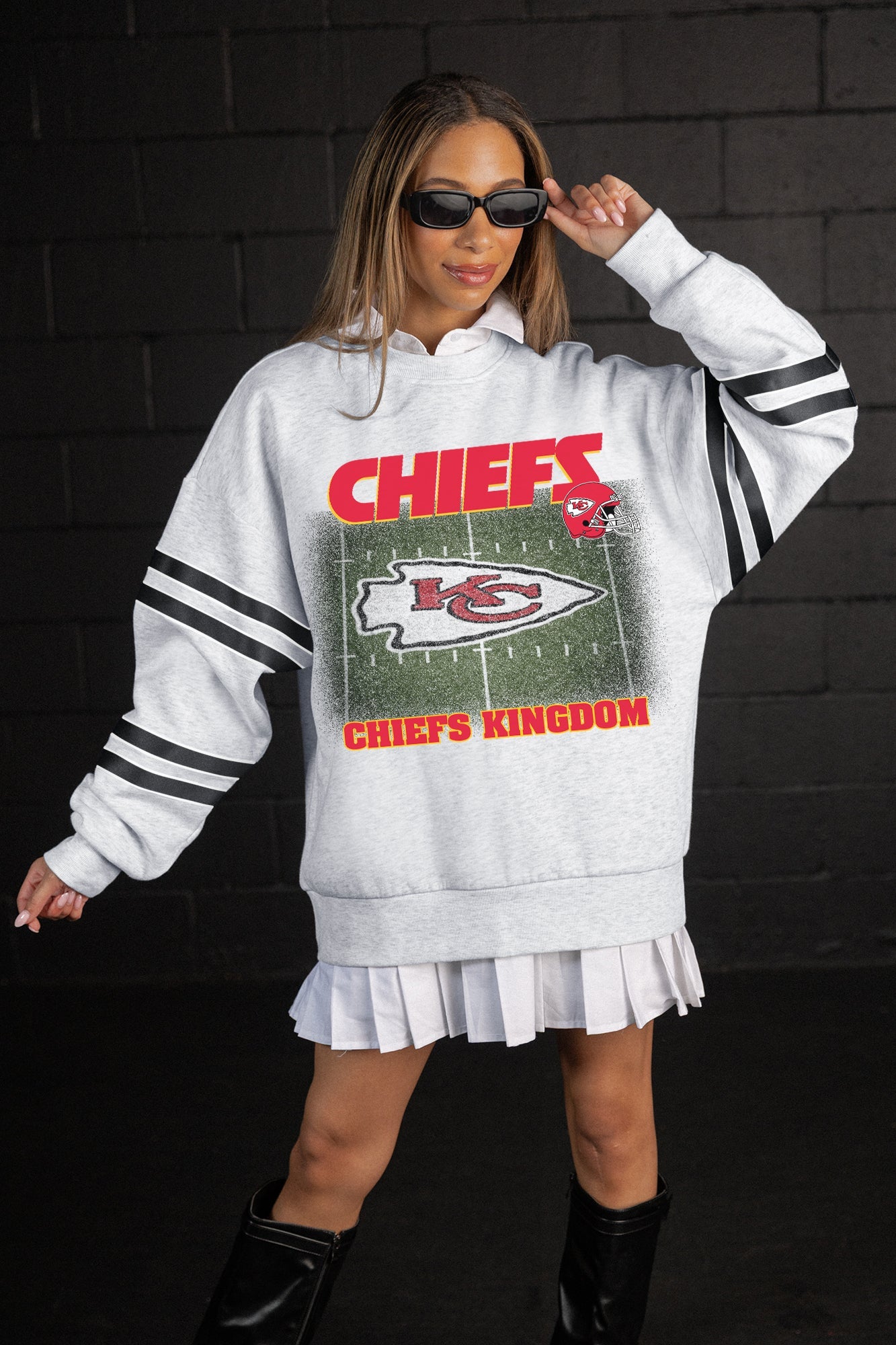 KANSAS CITY CHIEFS OFF THE GRID STRIPE SLEEVE CREWNECK SWEATSHIRT