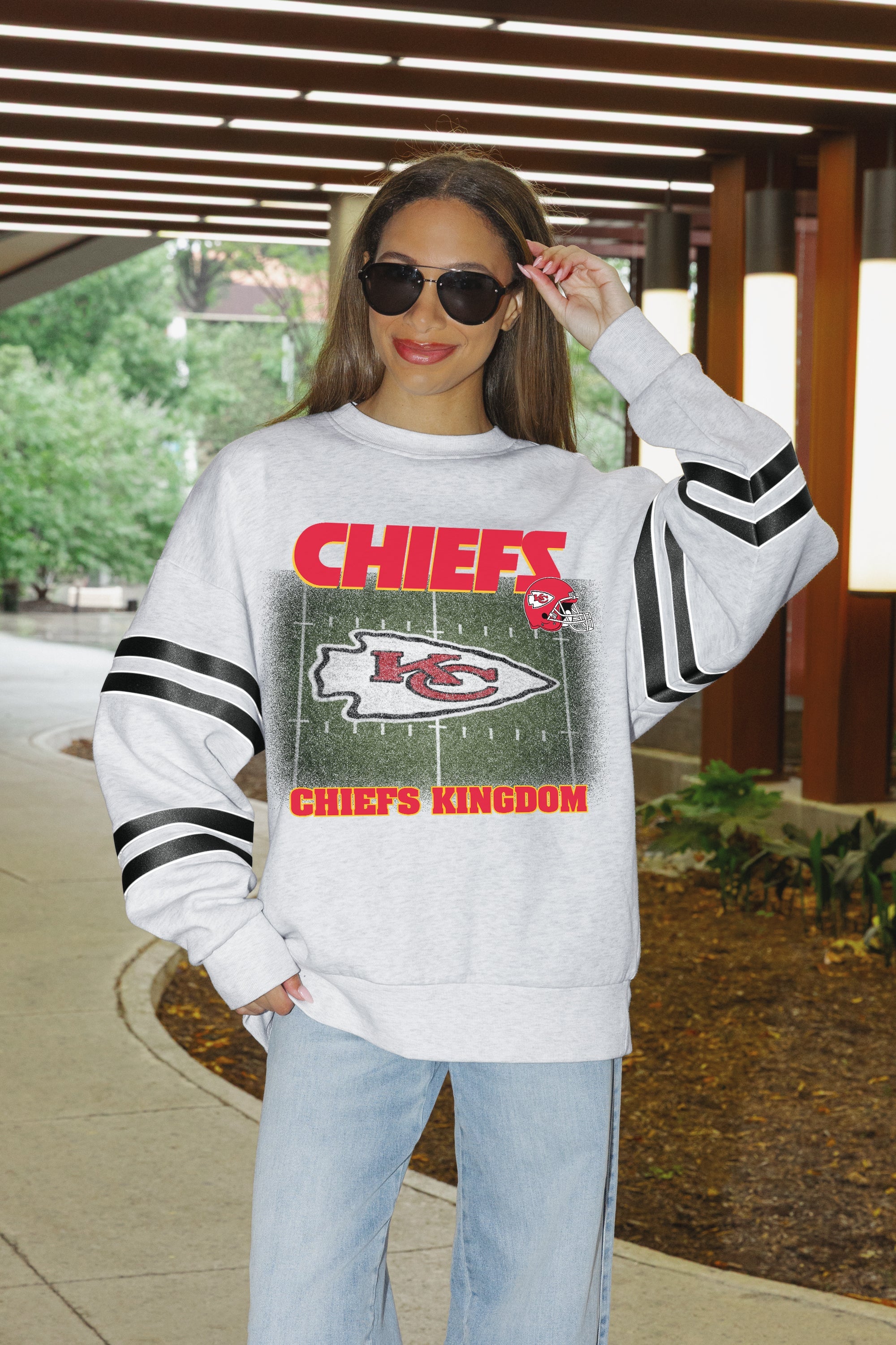 KANSAS CITY CHIEFS OFF THE GRID STRIPE SLEEVE CREWNECK SWEATSHIRT