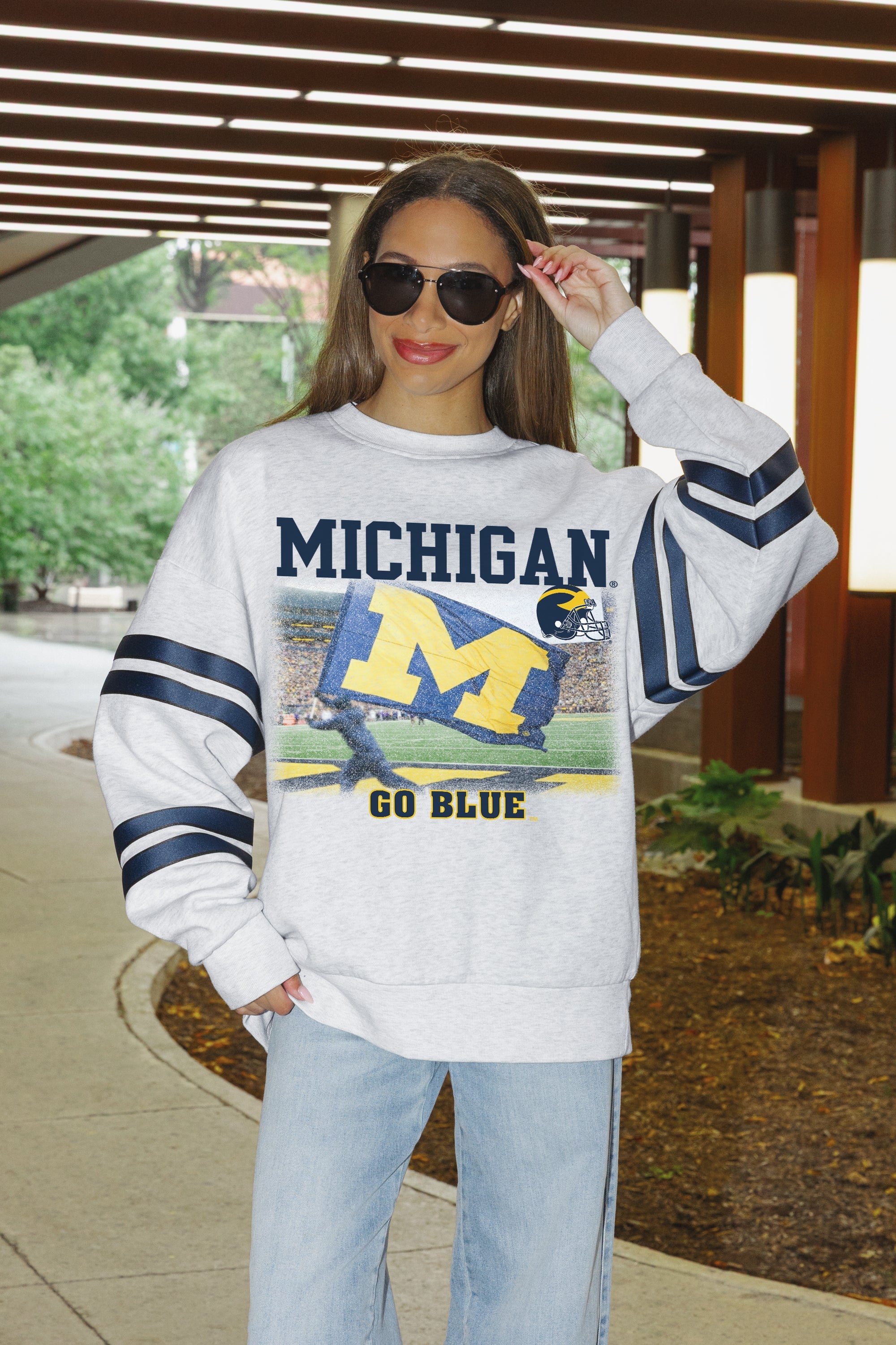 MICHIGAN WOLVERINES OFF THE GRID STRIPE SLEEVE CREWNECK SWEATSHIRT