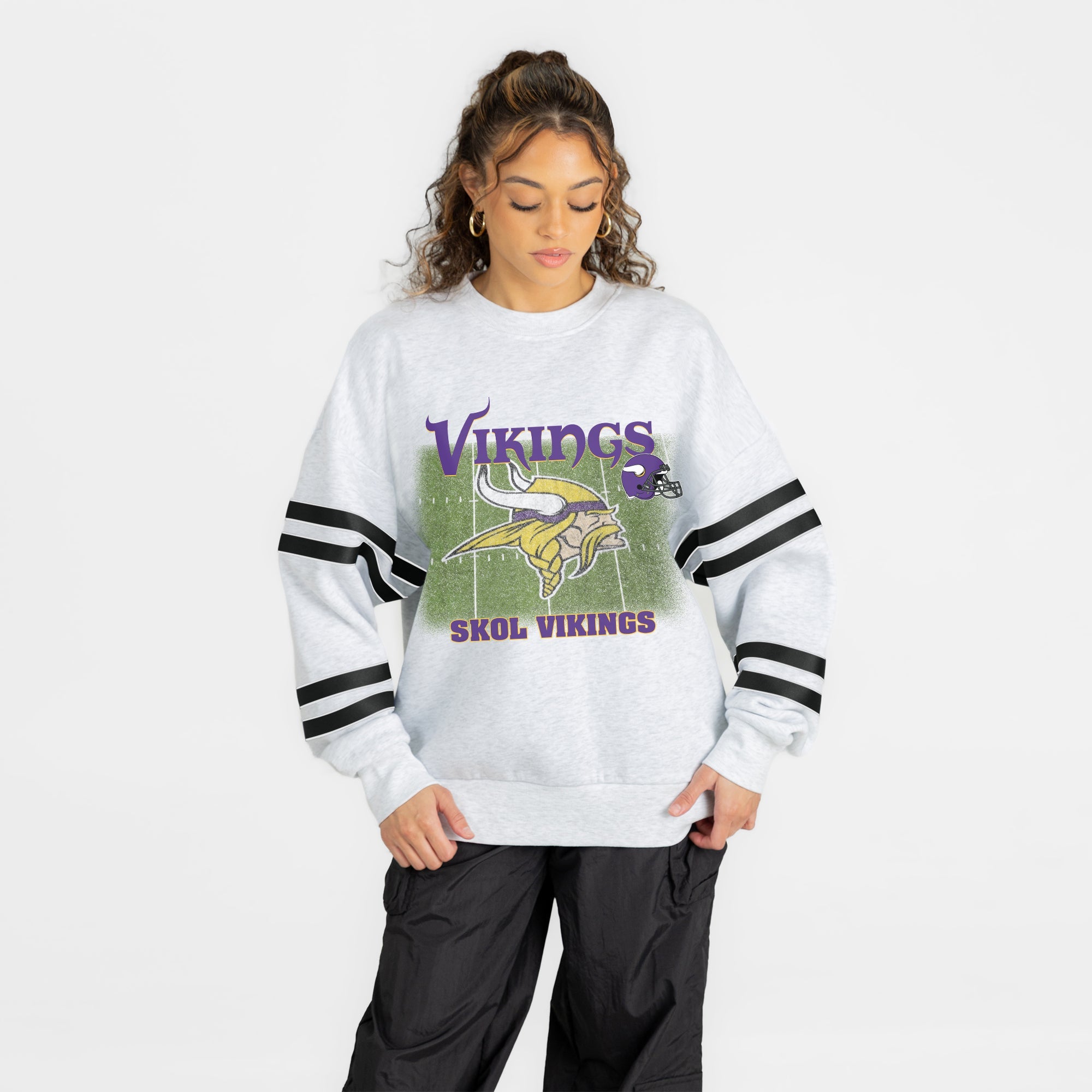 MINNESOTA VIKINGS OFF THE GRID STRIPE SLEEVE CREWNECK SWEATSHIRT