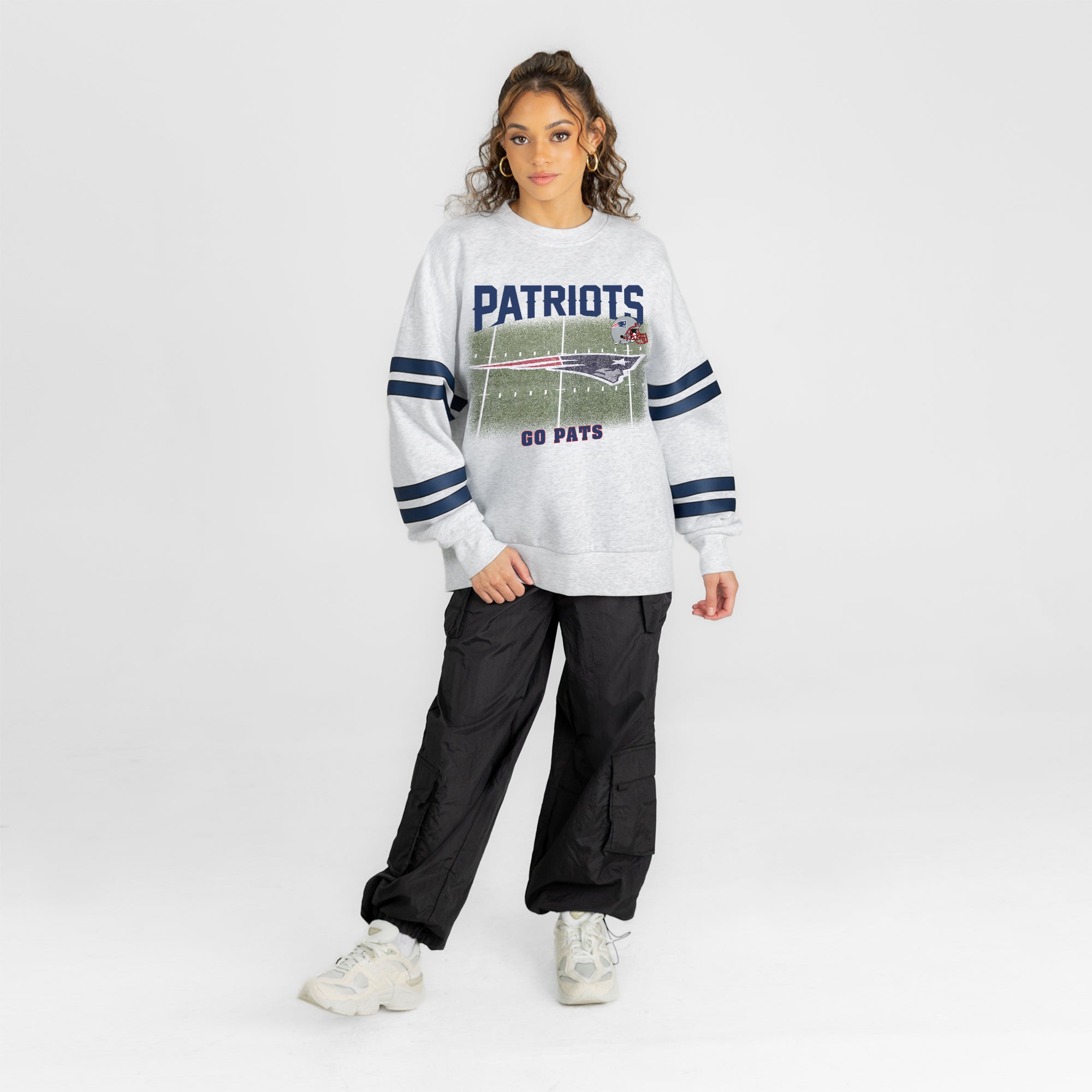 NEW ENGLAND PATRIOTS OFF THE GRID STRIPE SLEEVE CREWNECK SWEATSHIRT