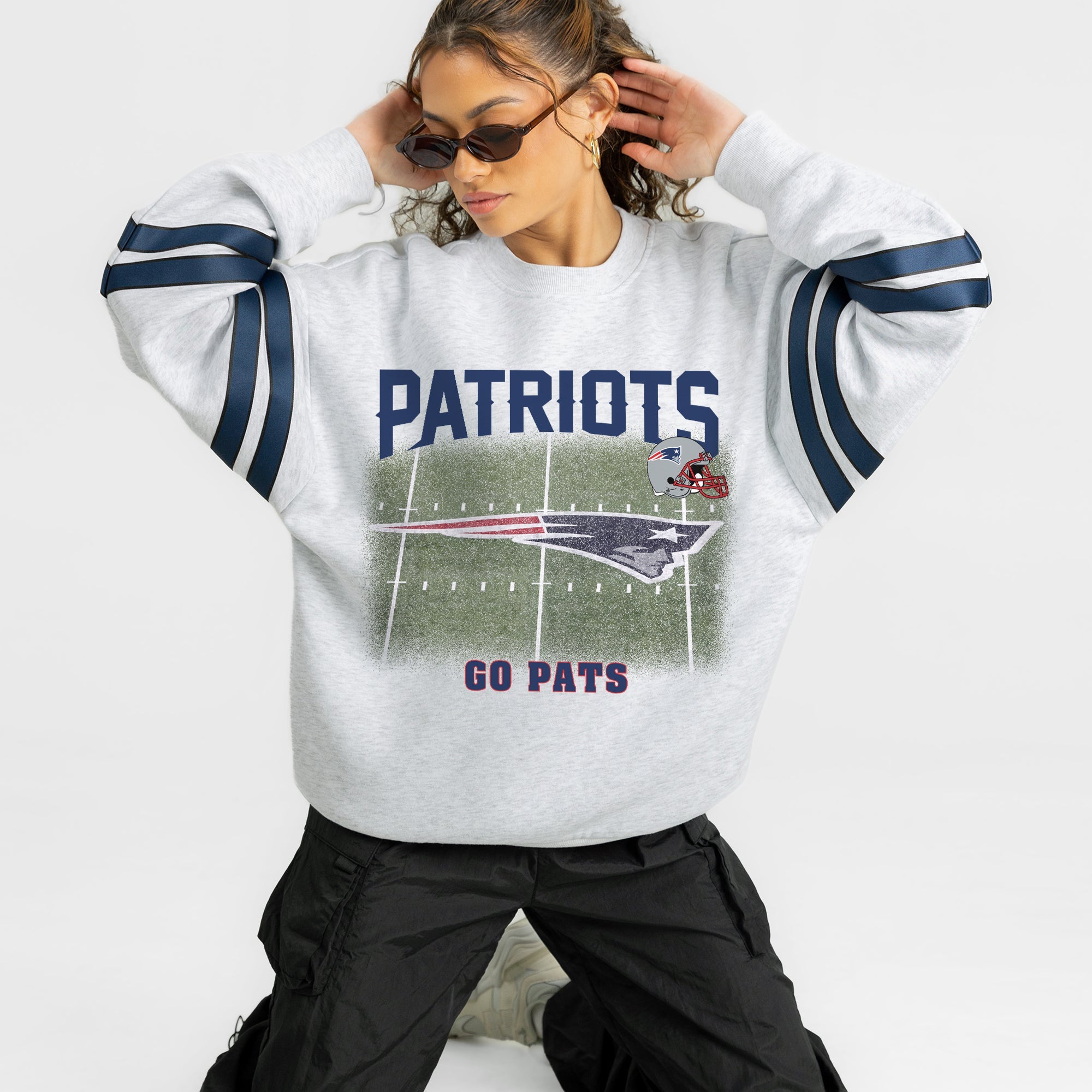 NEW ENGLAND PATRIOTS OFF THE GRID STRIPE SLEEVE CREWNECK SWEATSHIRT