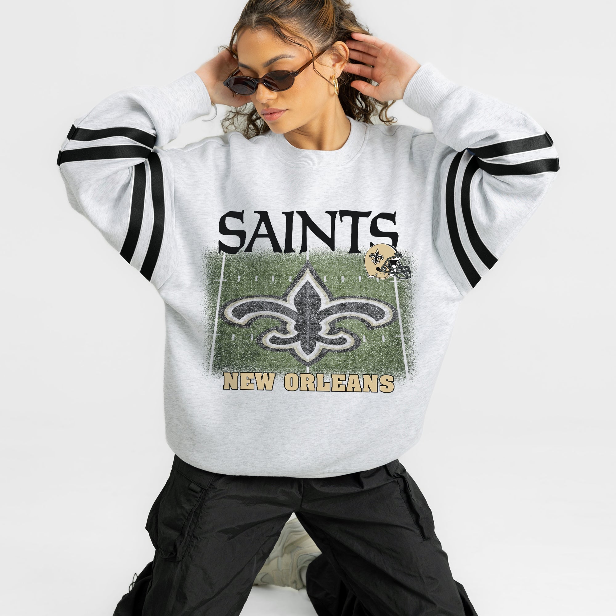 NEW ORLEANS SAINTS OFF THE GRID STRIPE SLEEVE CREWNECK SWEATSHIRT