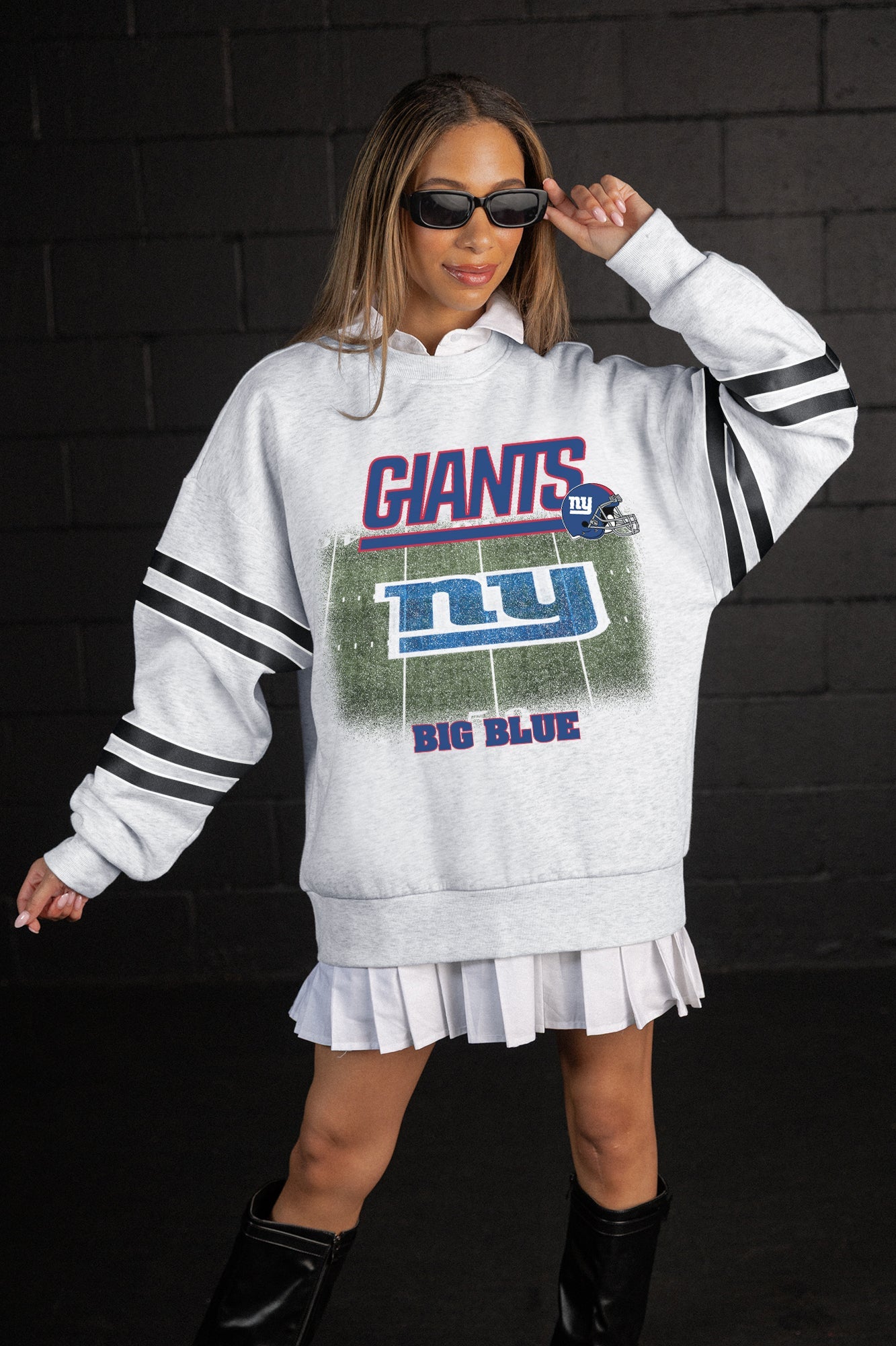 NEW YORK GIANTS OFF THE GRID STRIPE SLEEVE CREWNECK SWEATSHIRT