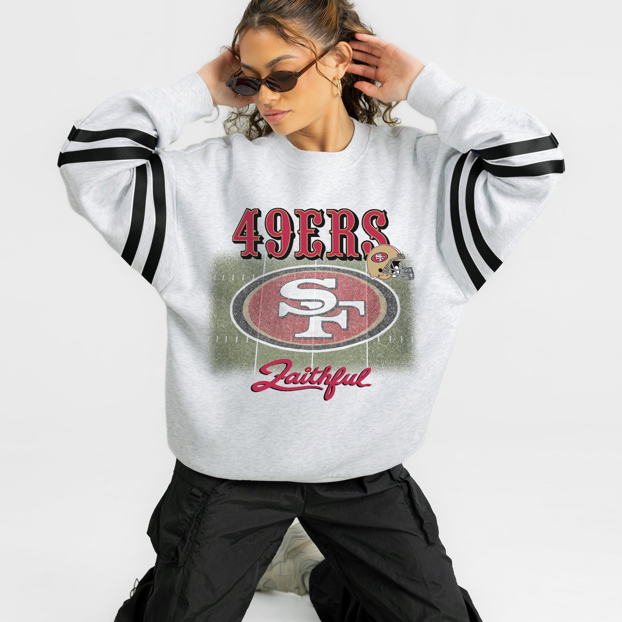 SAN FRANCISCO 49ERS OFF THE GRID STRIPE SLEEVE CREWNECK SWEATSHIRT